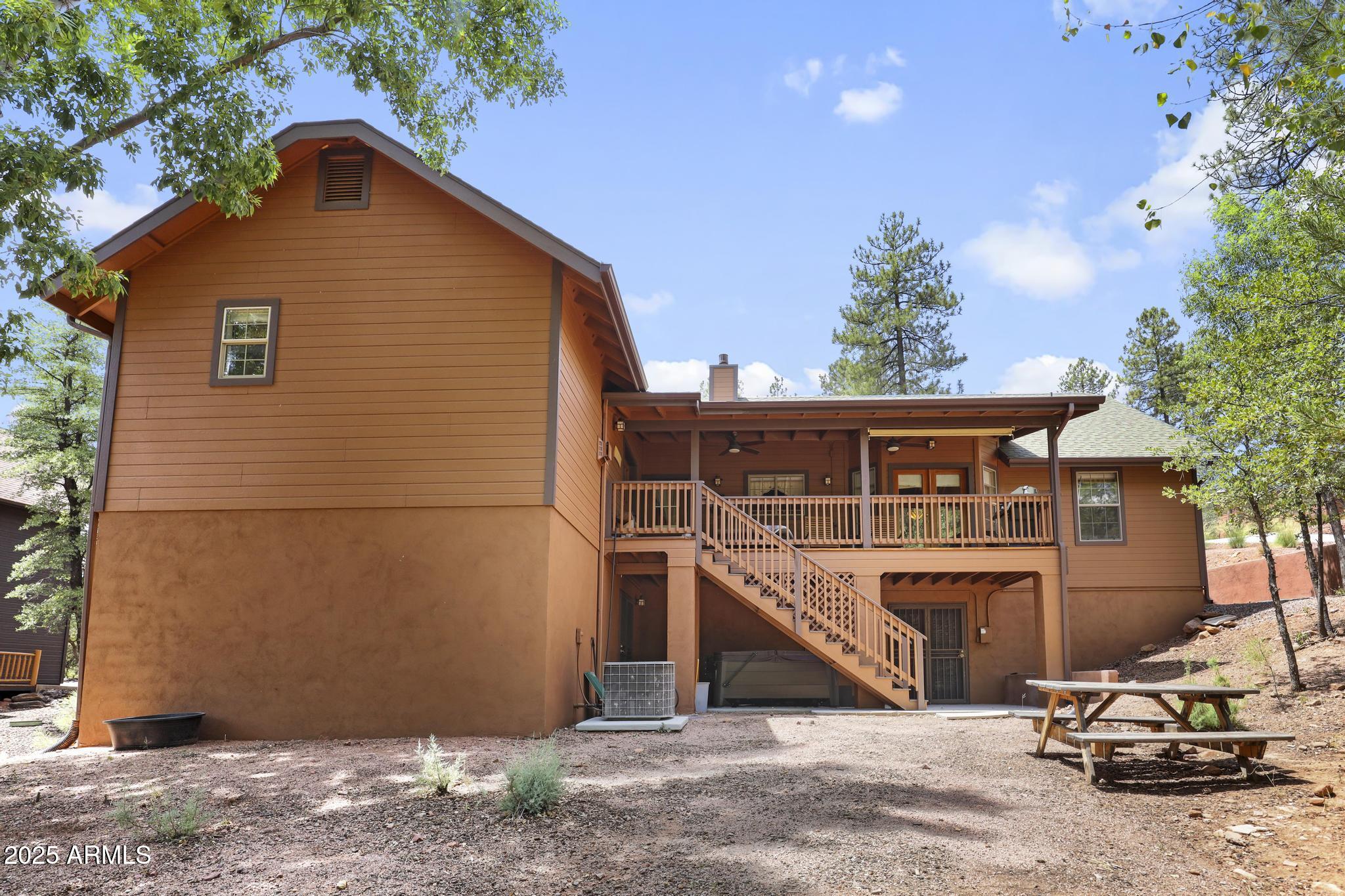 4275 N Strawberry Hollow