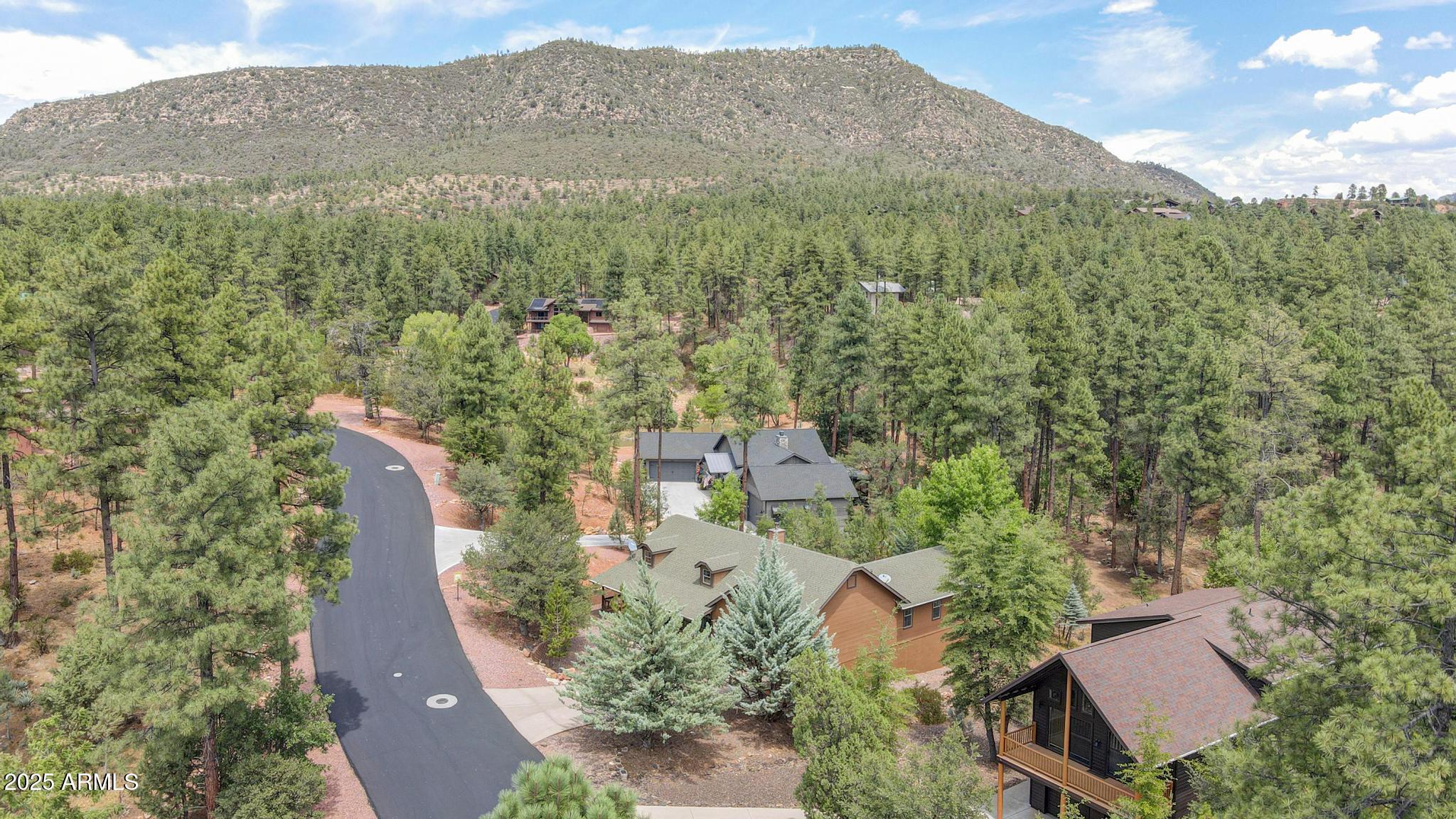4275 N Strawberry Hollow