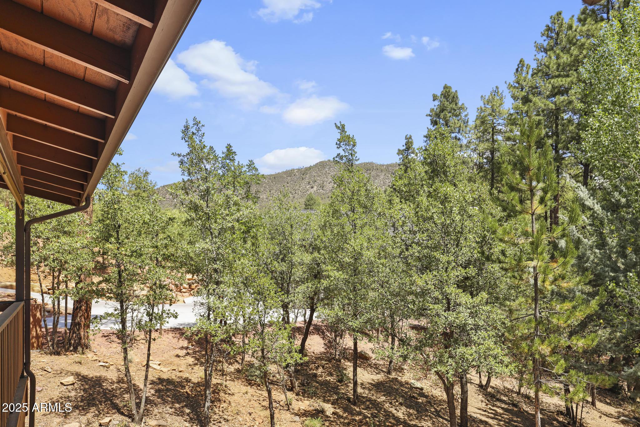 4275 N Strawberry Hollow