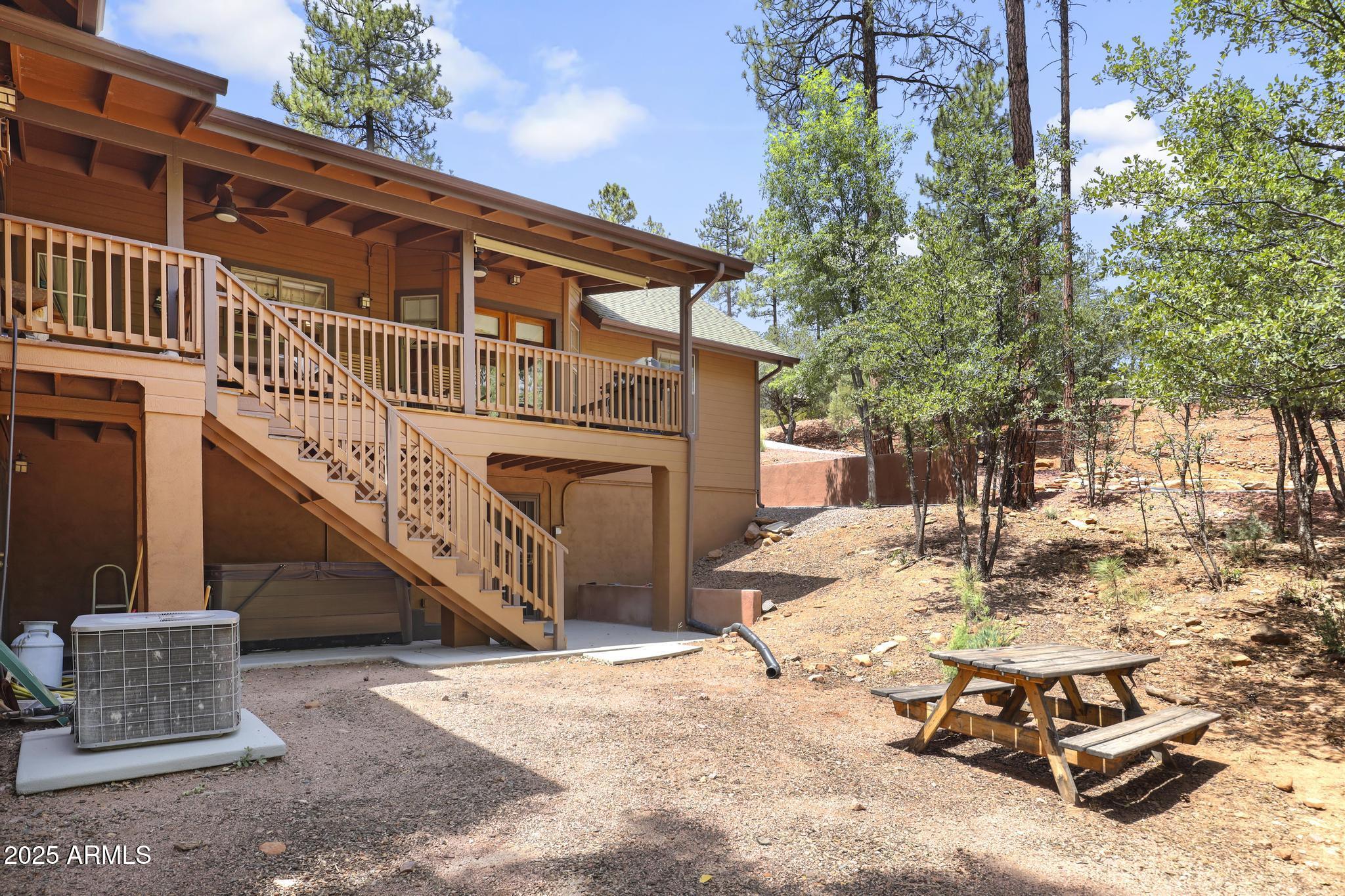 4275 N Strawberry Hollow
