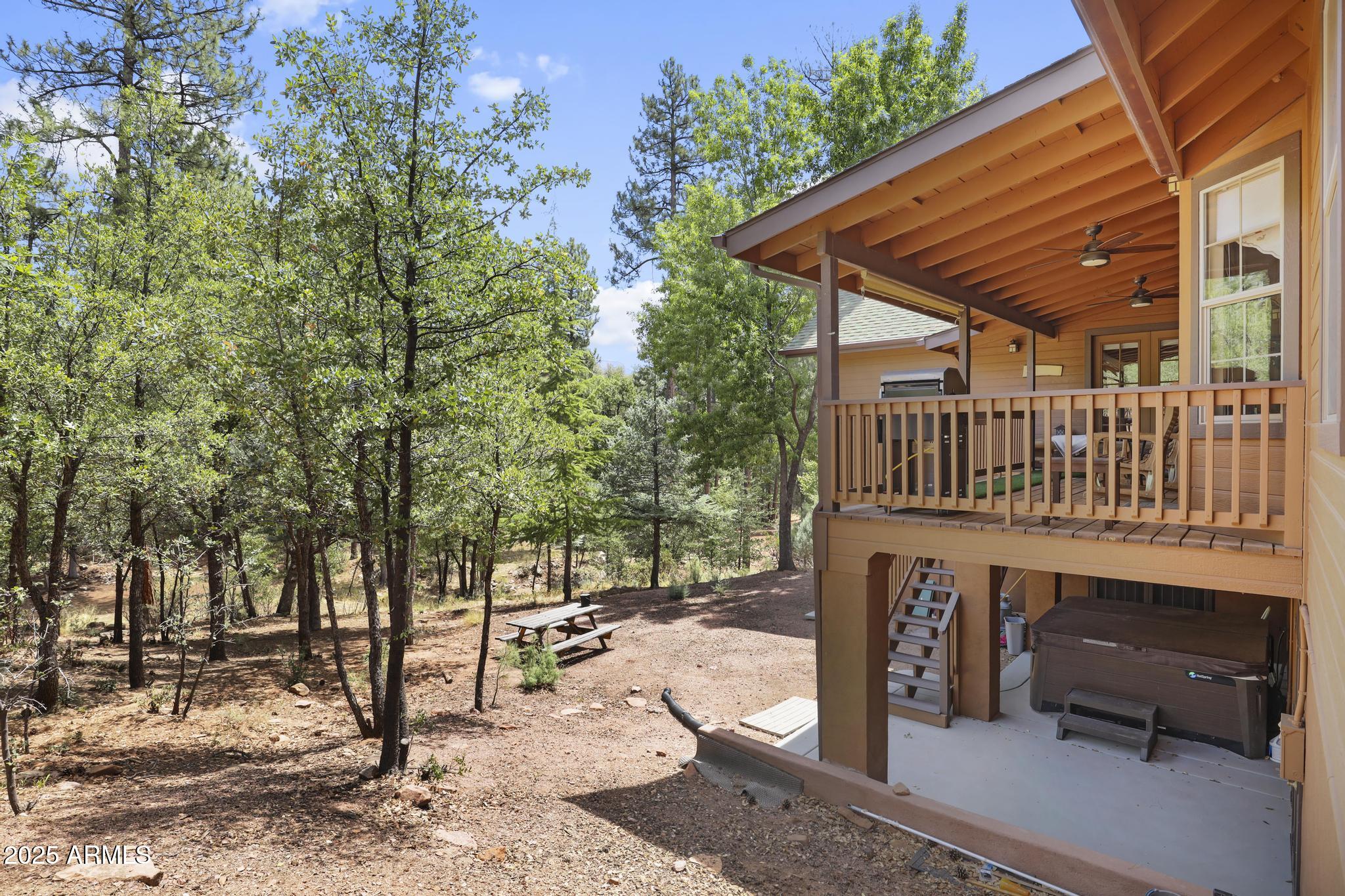 4275 N Strawberry Hollow