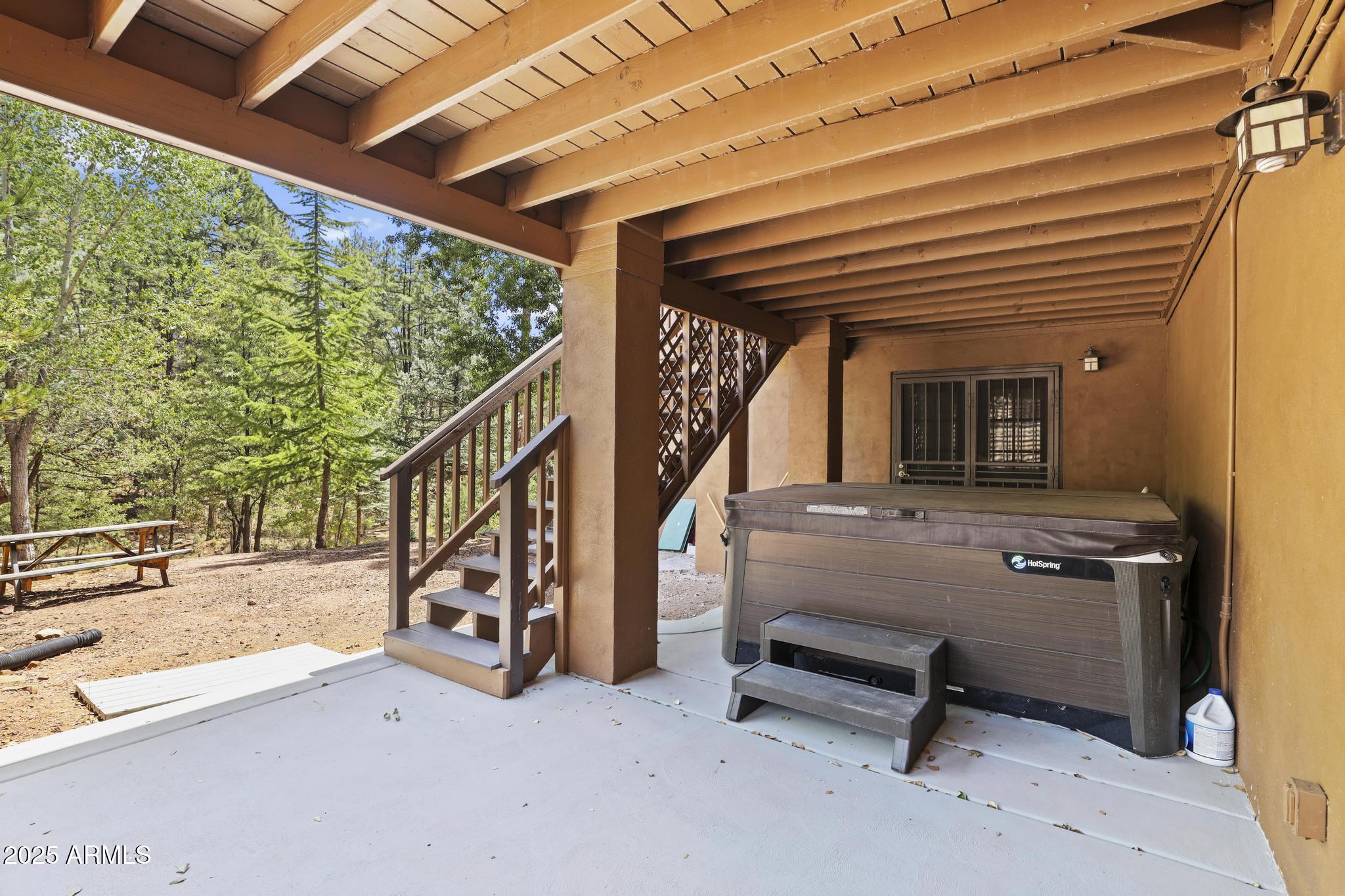 4275 N Strawberry Hollow