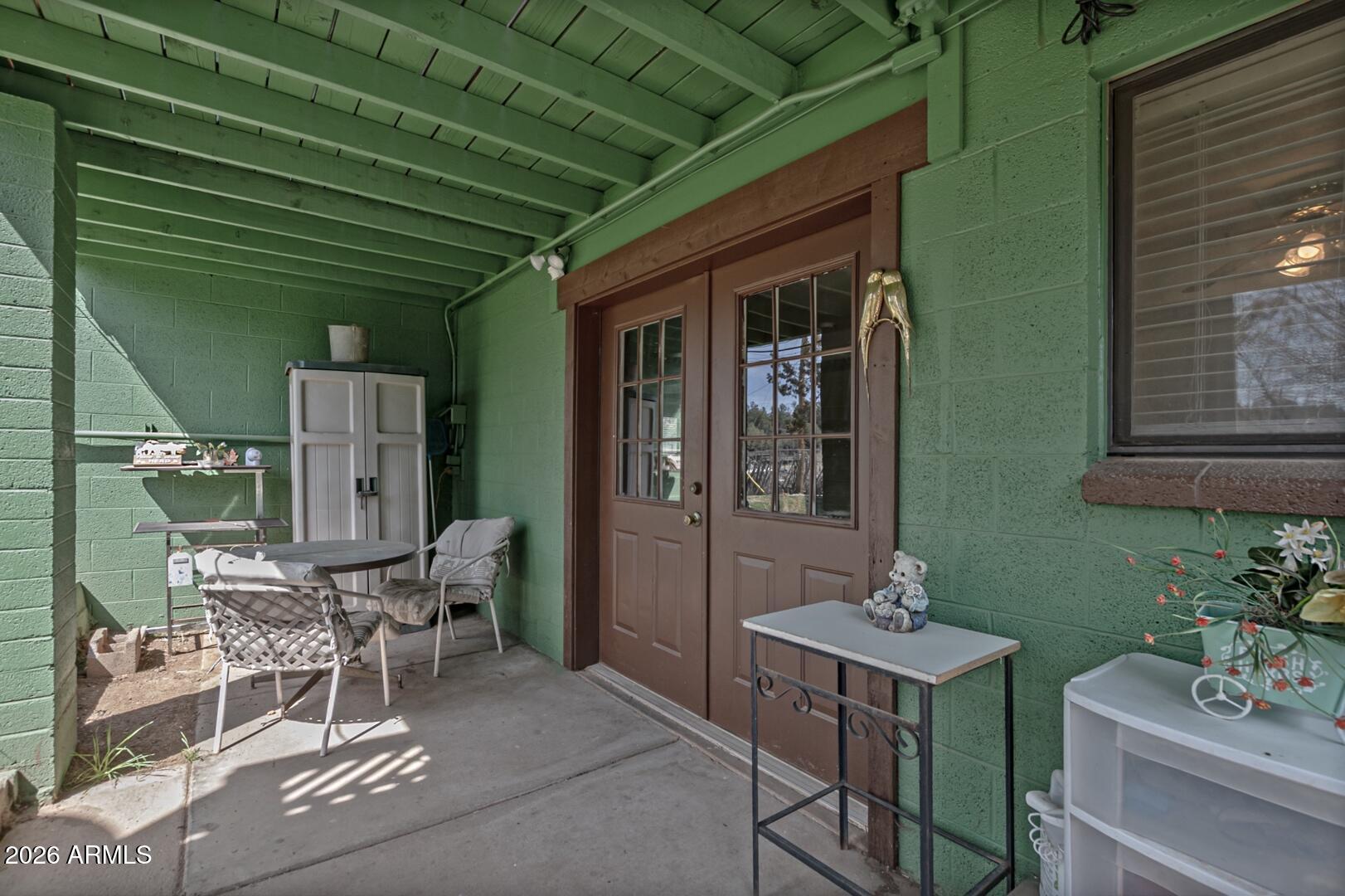 1033 W Bridle Path Lane