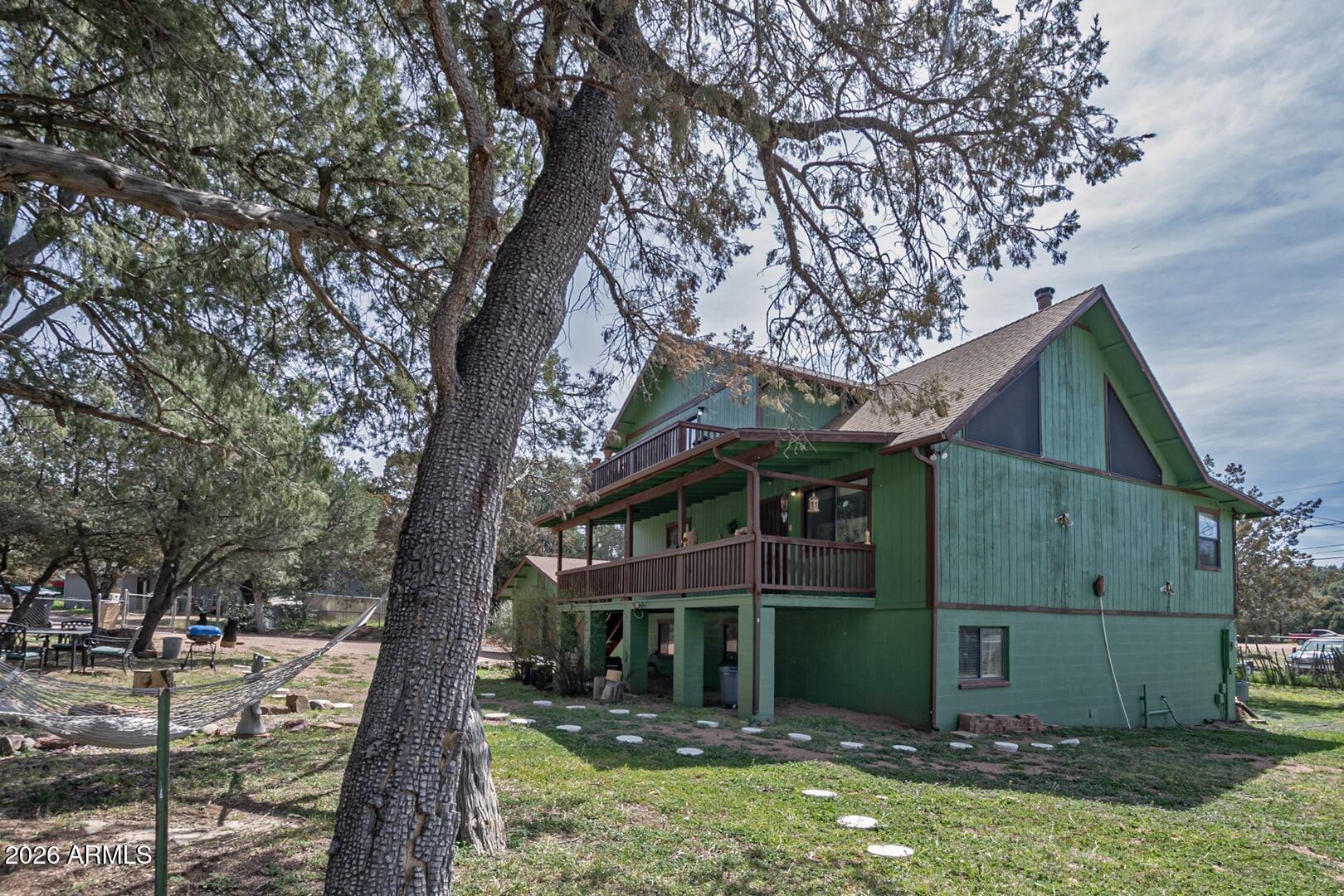 1033 W Bridle Path Lane