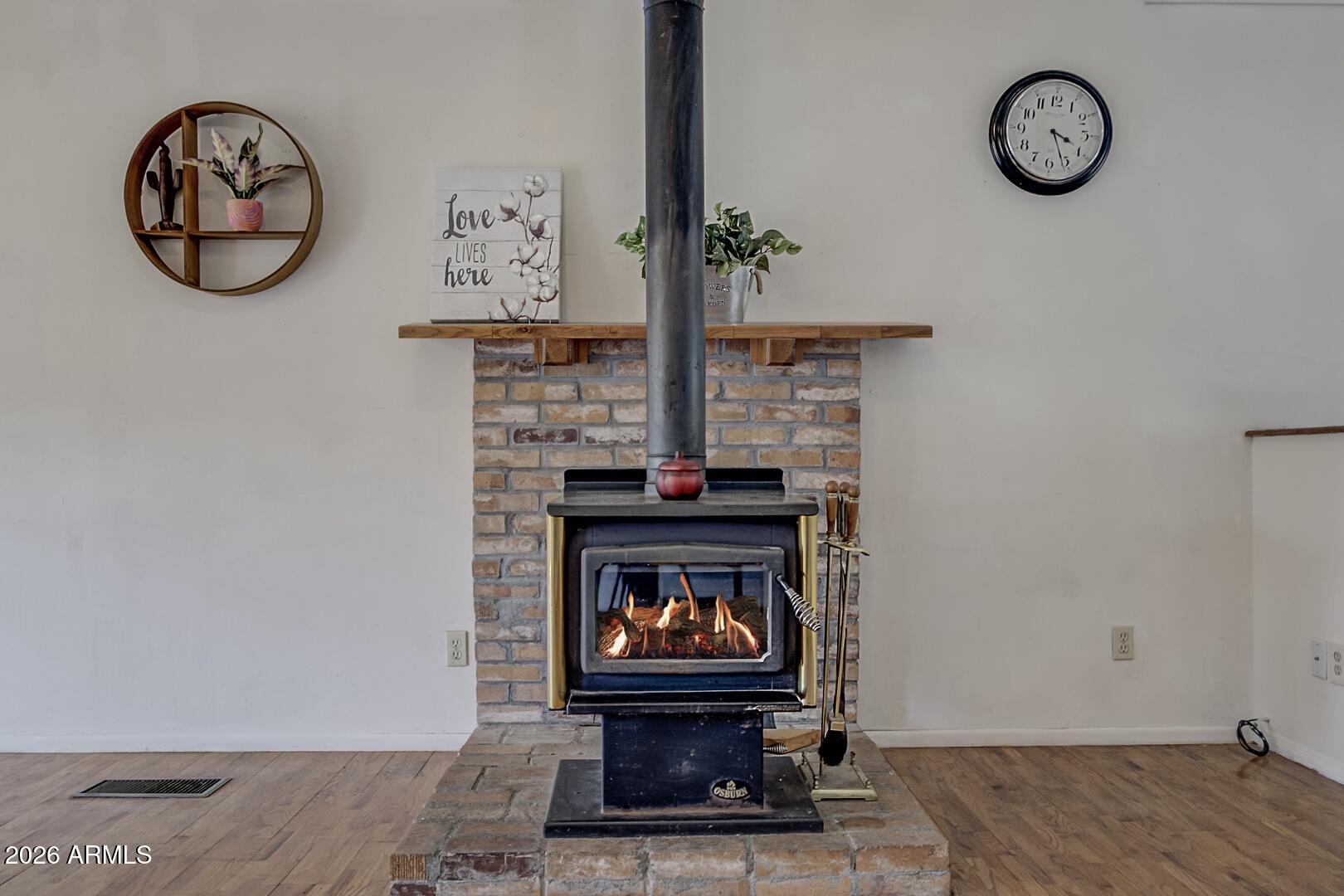 1033 W Bridle Path Lane