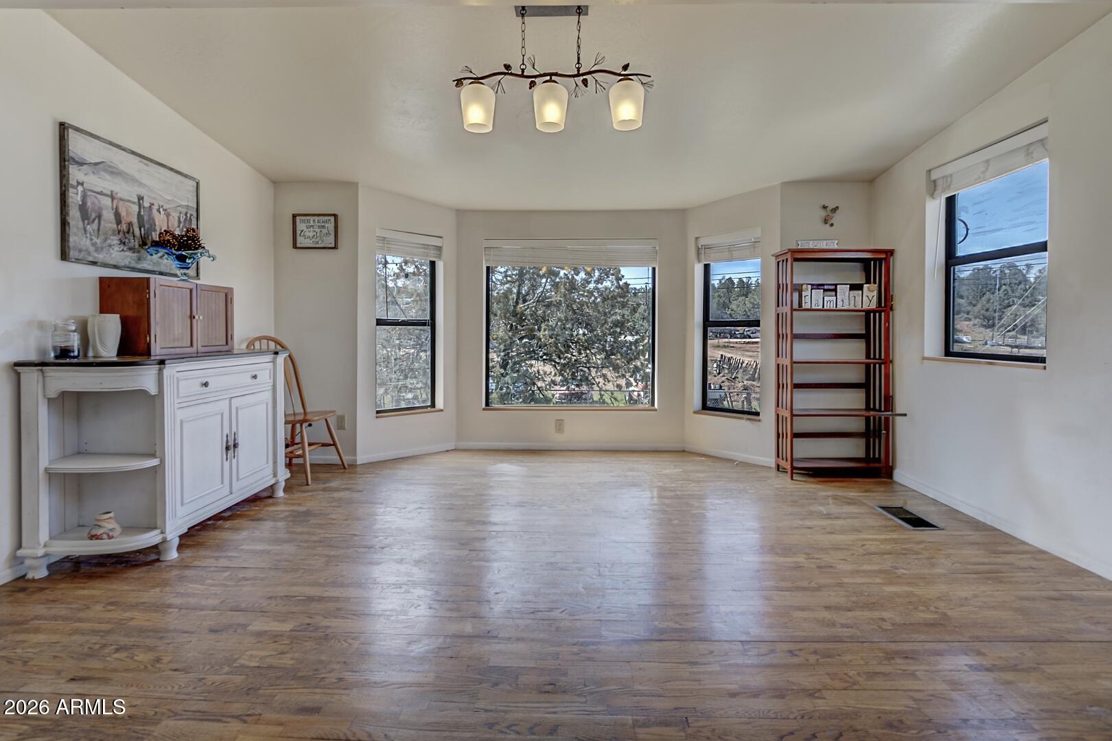 1033 W Bridle Path Lane