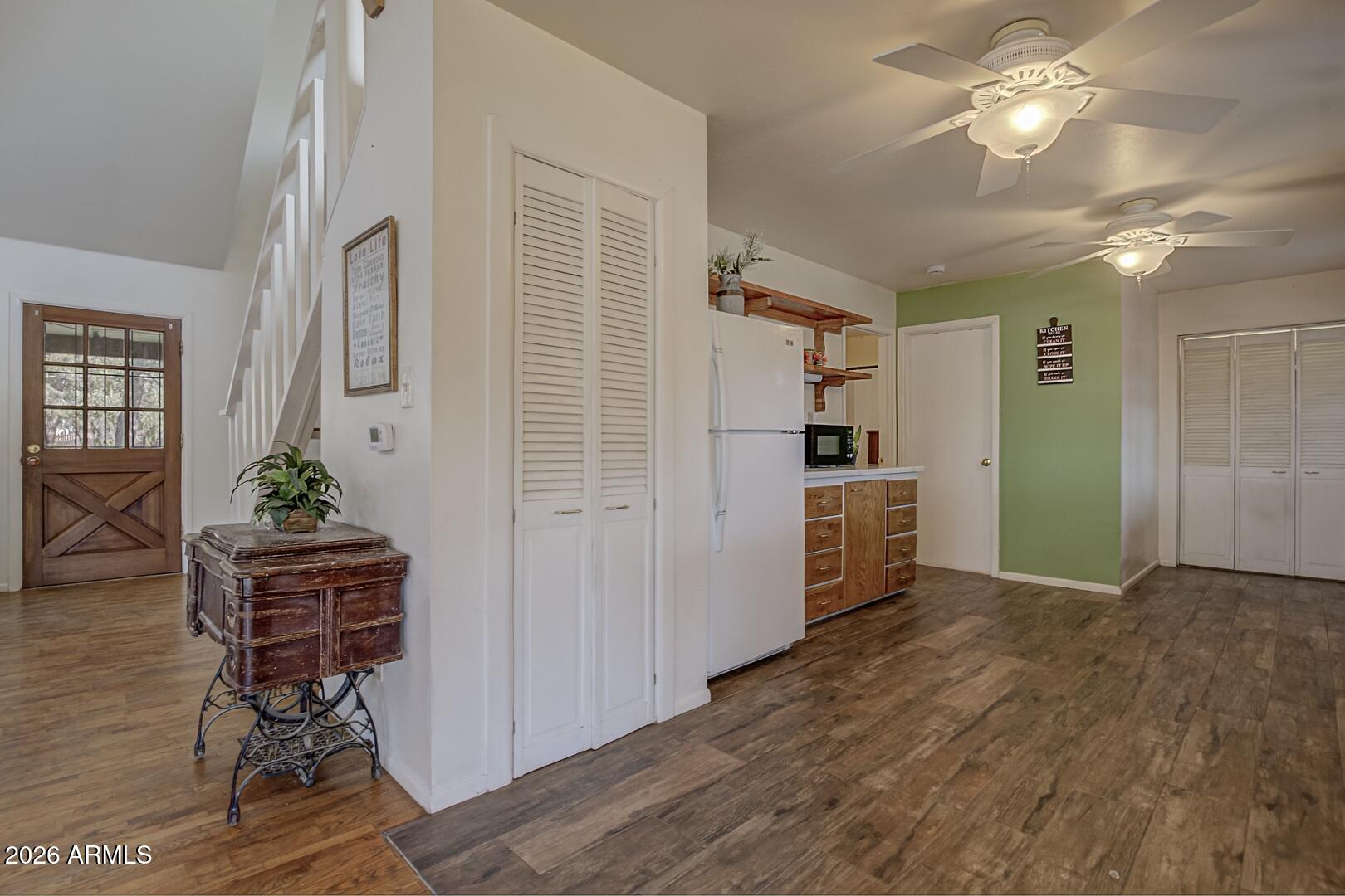 1033 W Bridle Path Lane