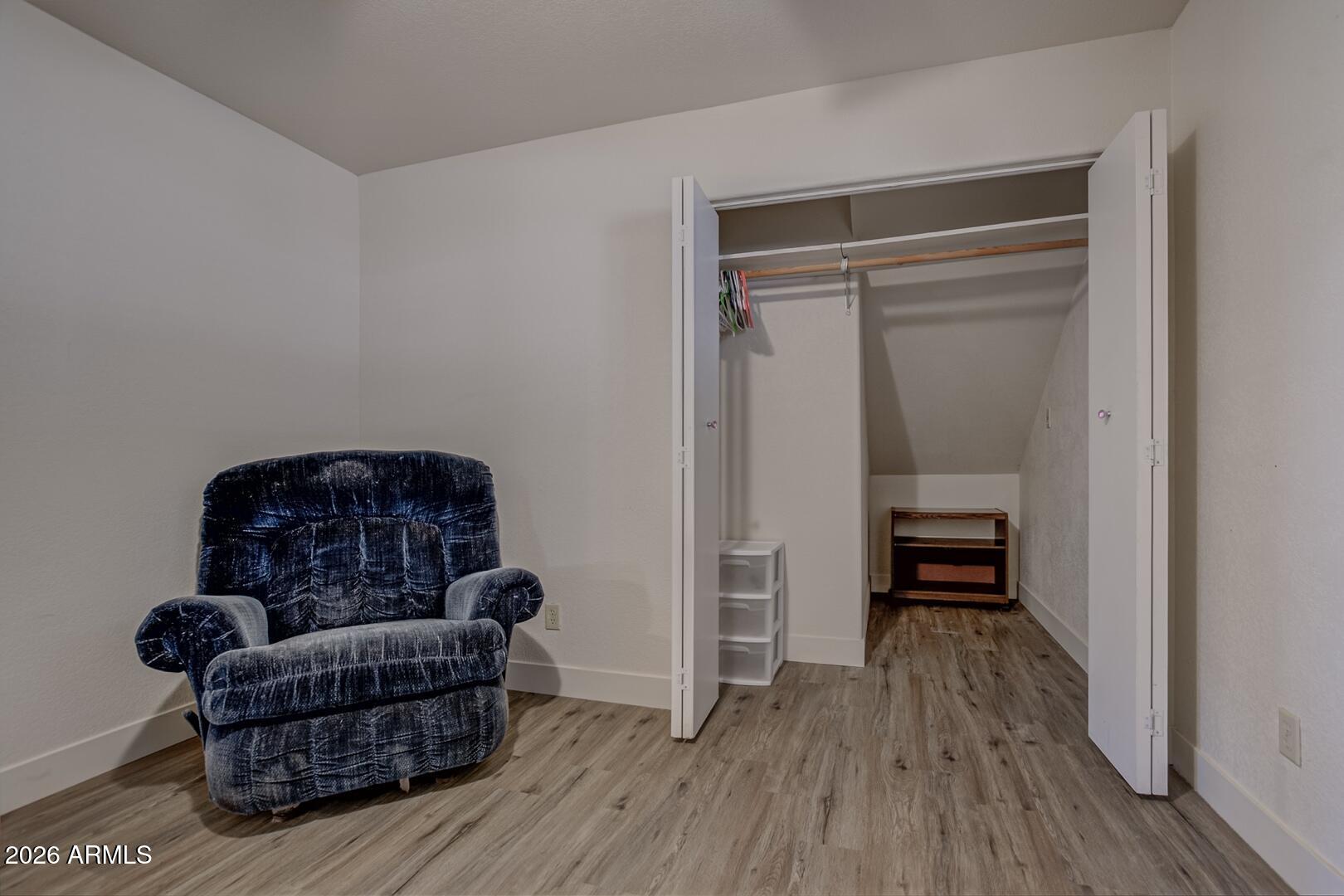 1033 W Bridle Path Lane