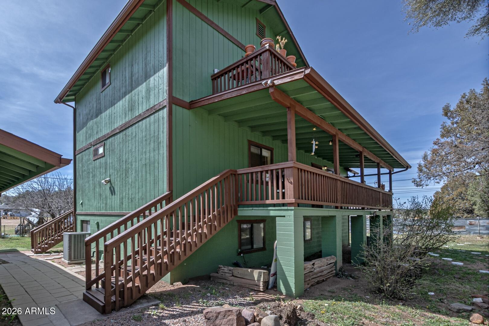 1033 W Bridle Path Lane