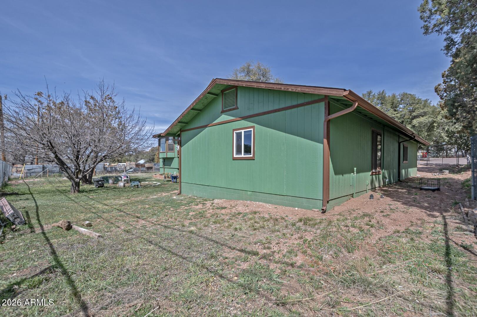 1033 W Bridle Path Lane