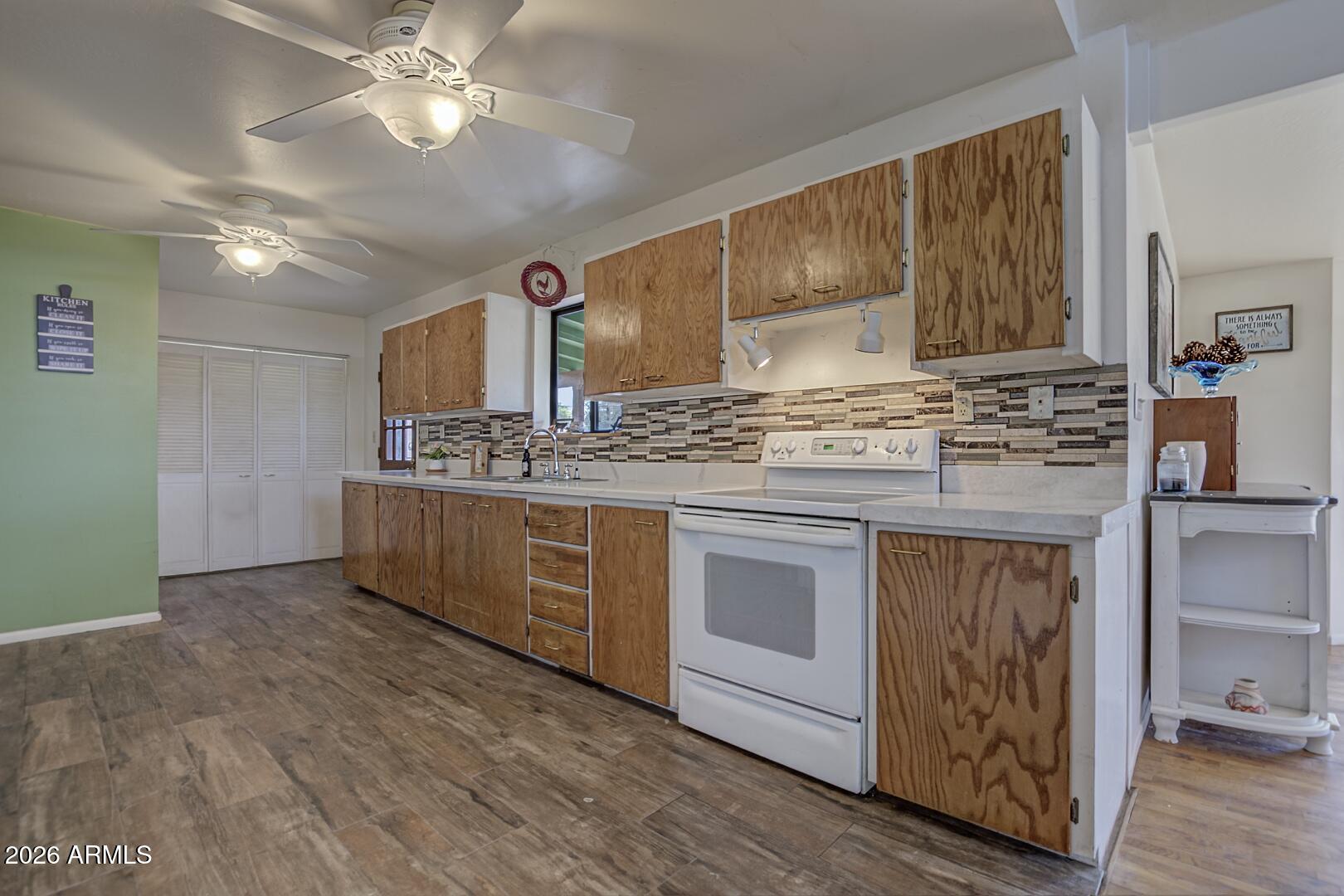 1033 W Bridle Path Lane