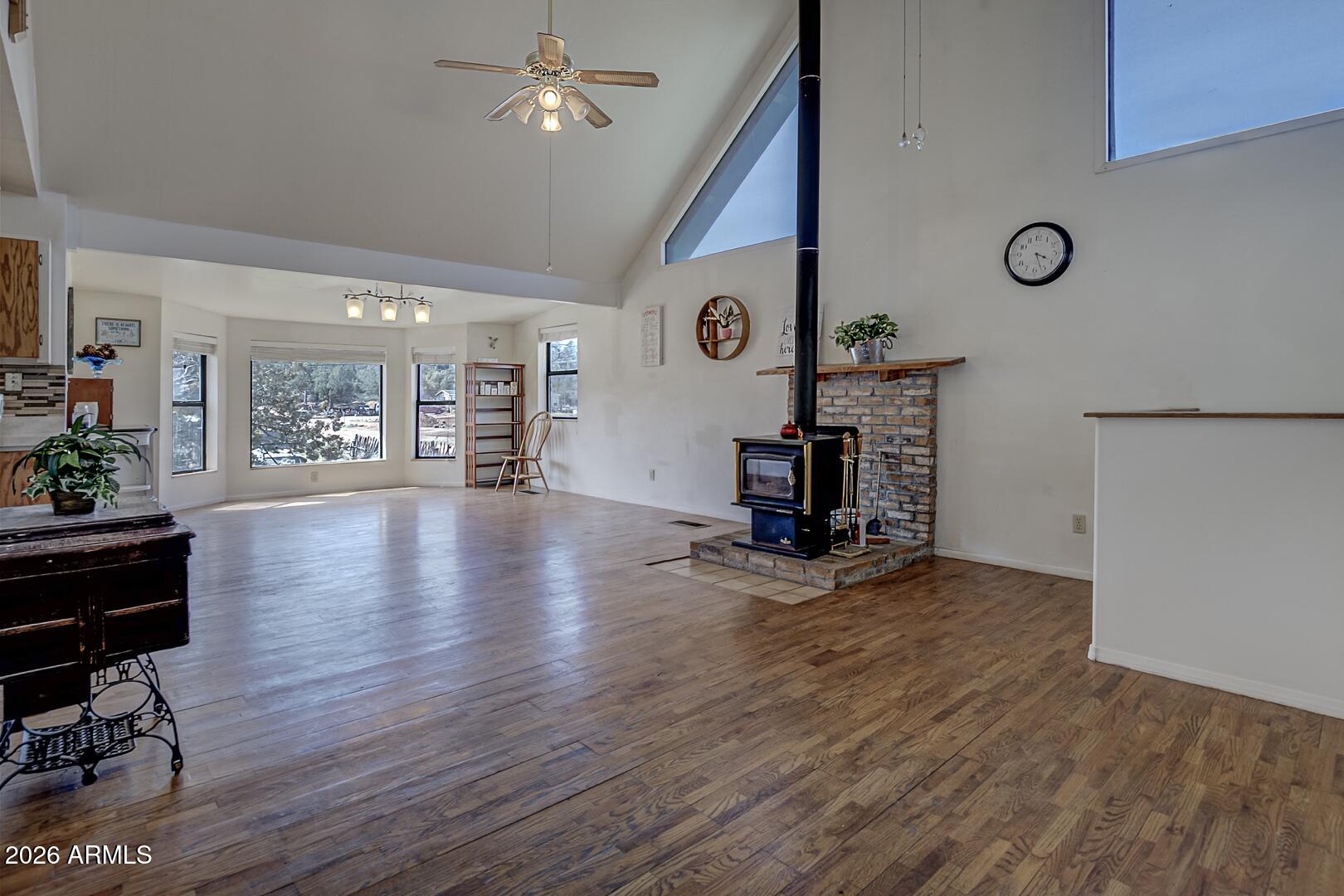 1033 W Bridle Path Lane