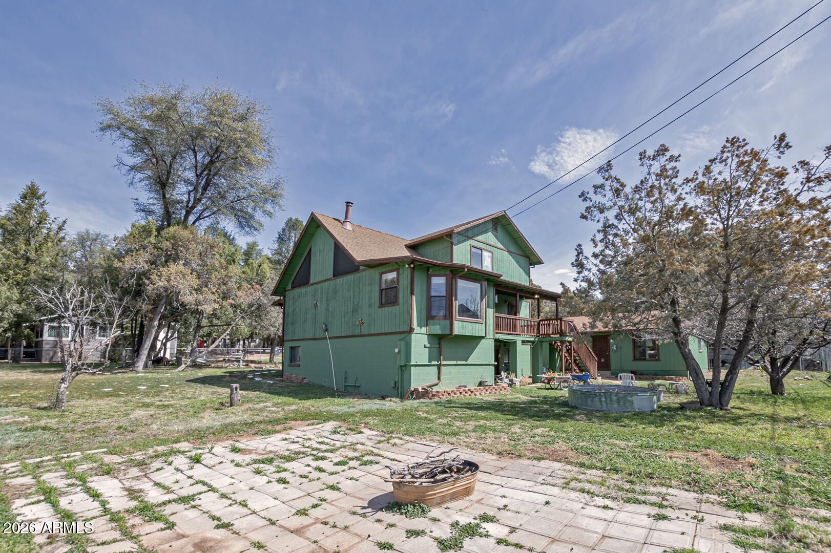 1033 W Bridle Path Lane