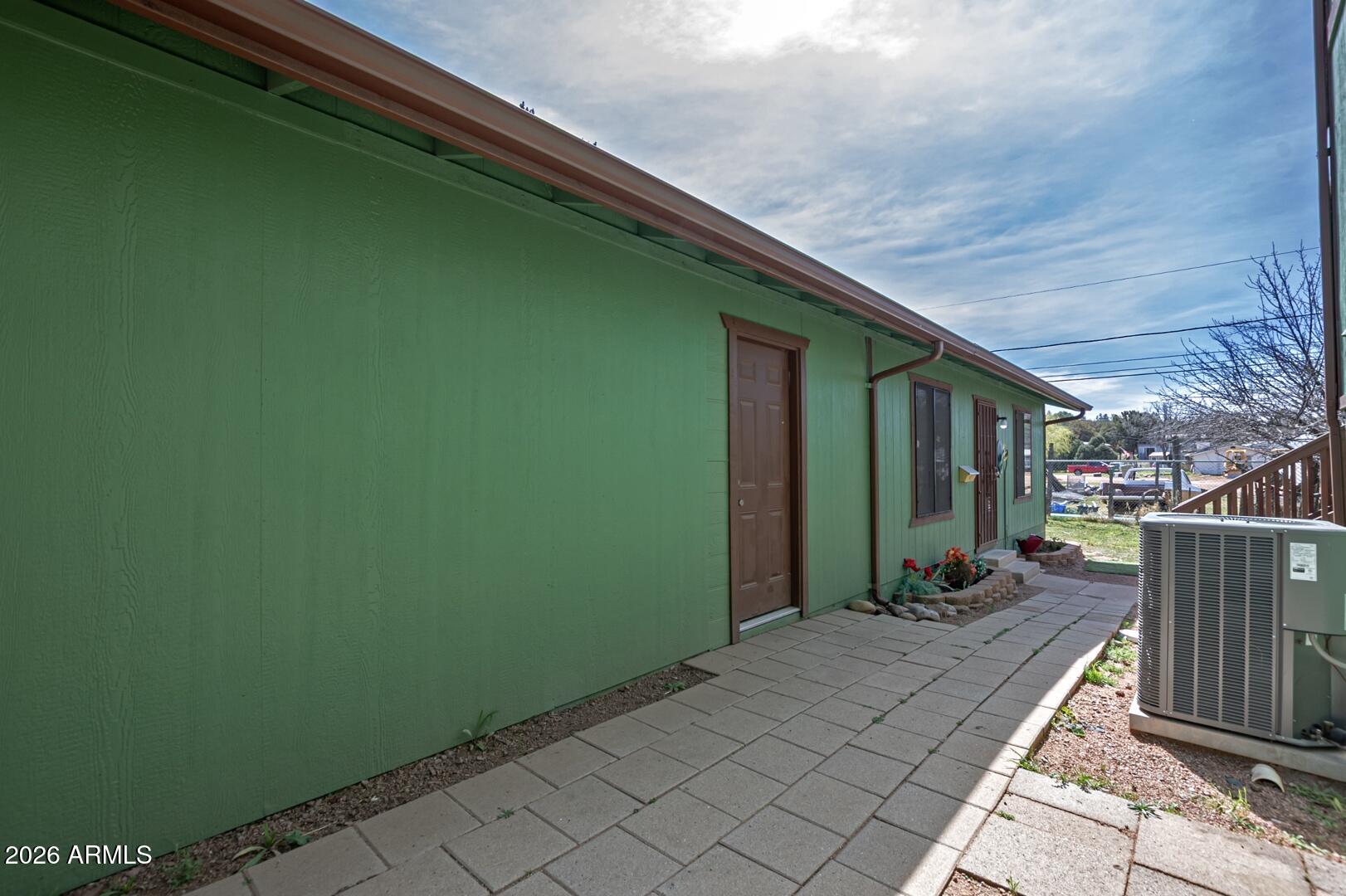 1033 W Bridle Path Lane