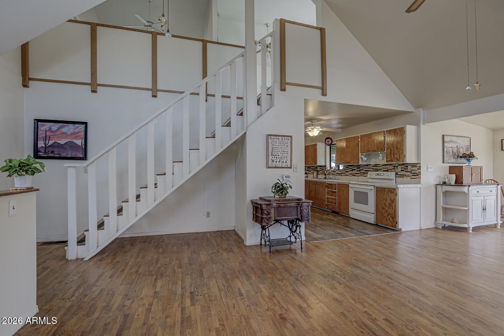 1033 W Bridle Path Lane