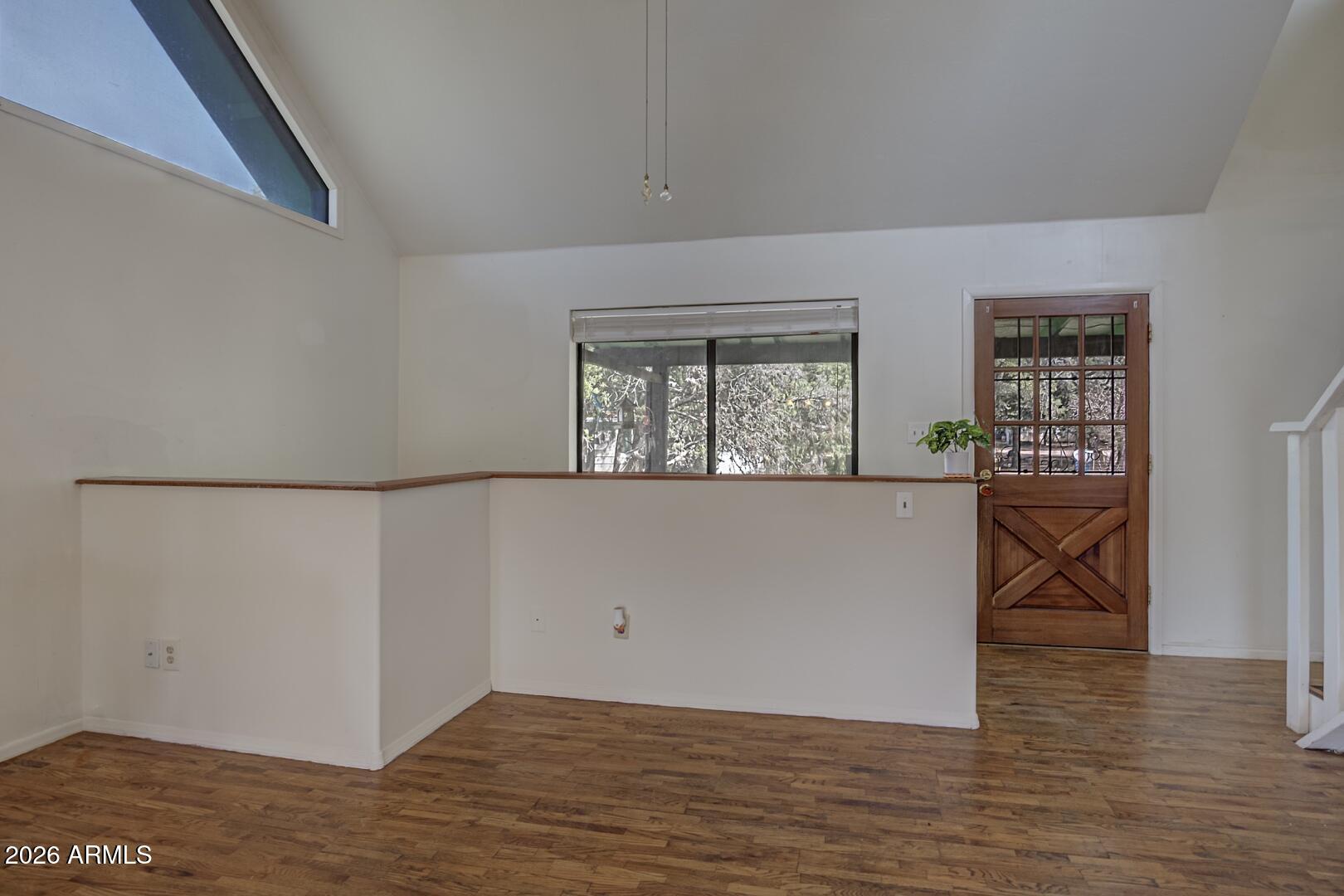 1033 W Bridle Path Lane