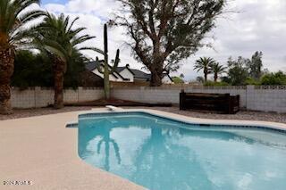 5512 E WINDROSE Drive