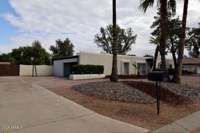 5512 E WINDROSE Drive