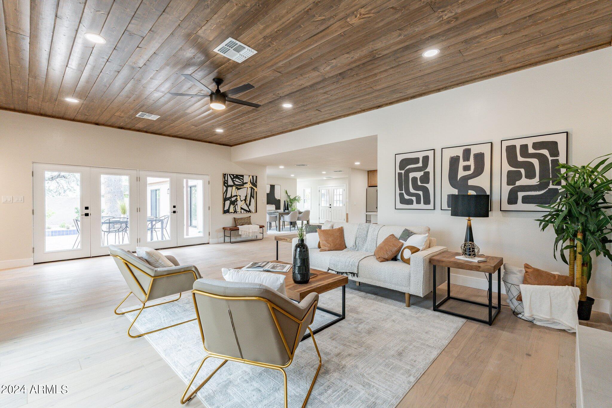 1062 N BOULDER Drive