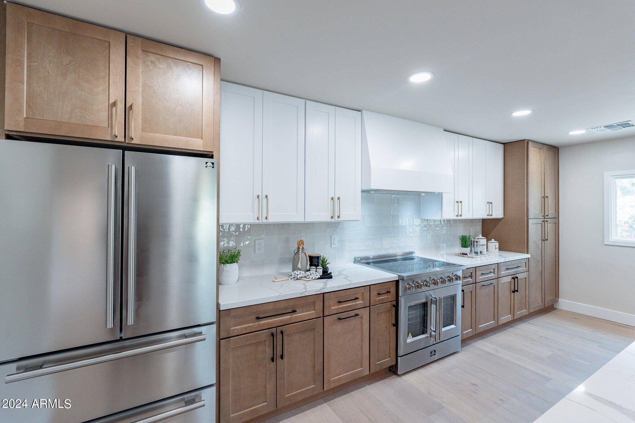 1062 N BOULDER Drive