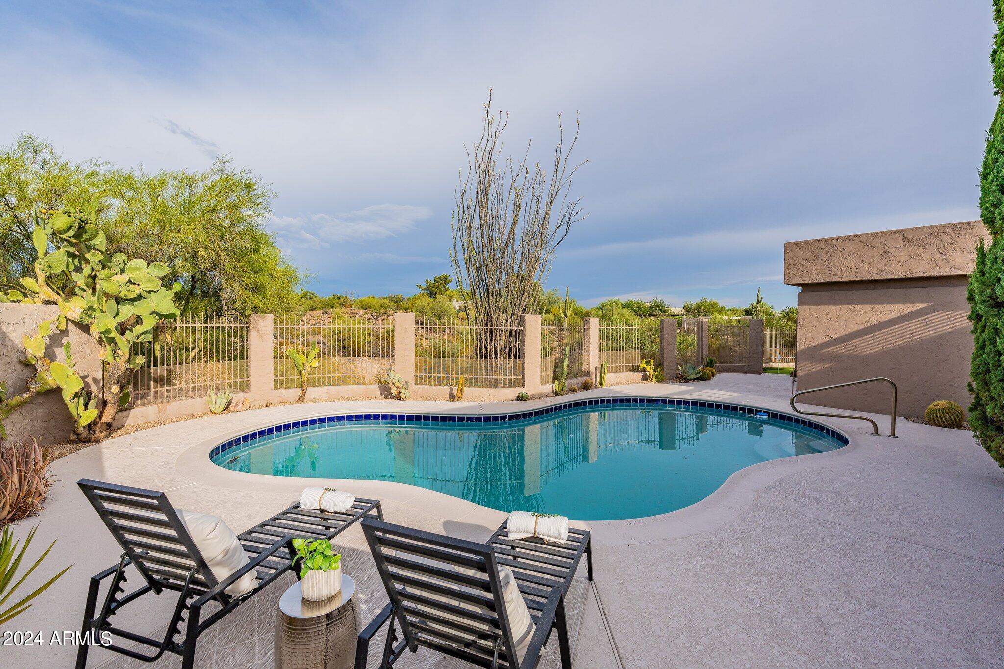 1062 N BOULDER Drive