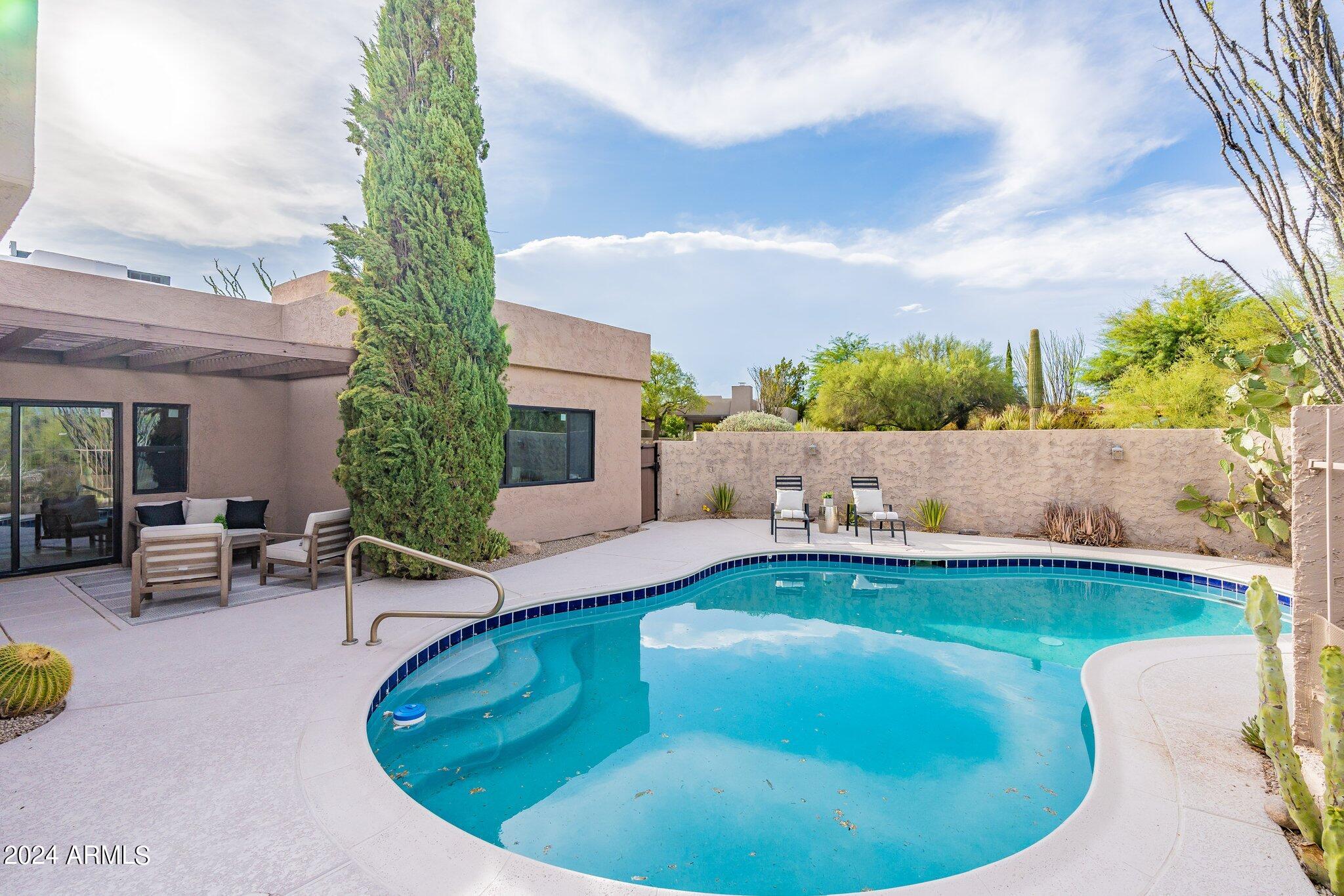 1062 N BOULDER Drive