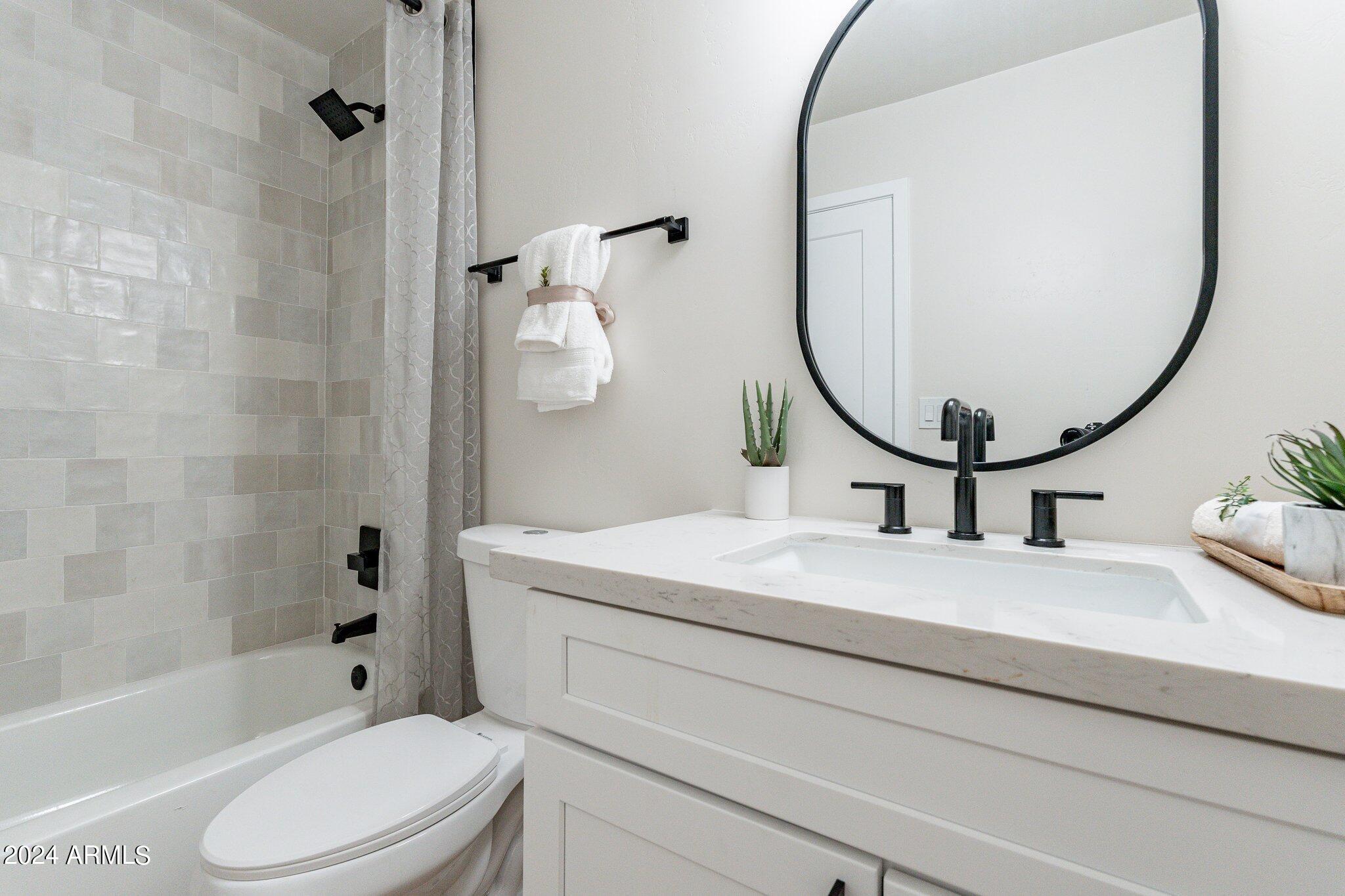 1062 N BOULDER Drive