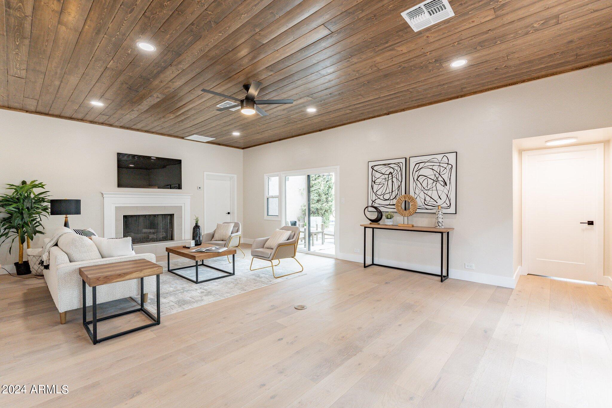 1062 N BOULDER Drive