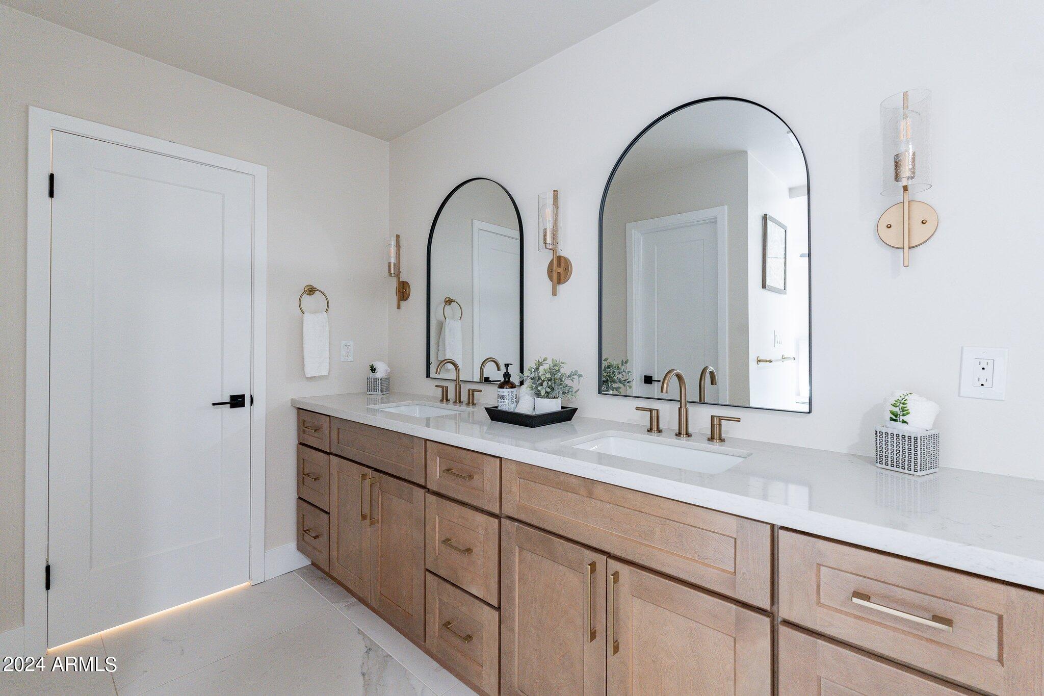 1062 N BOULDER Drive