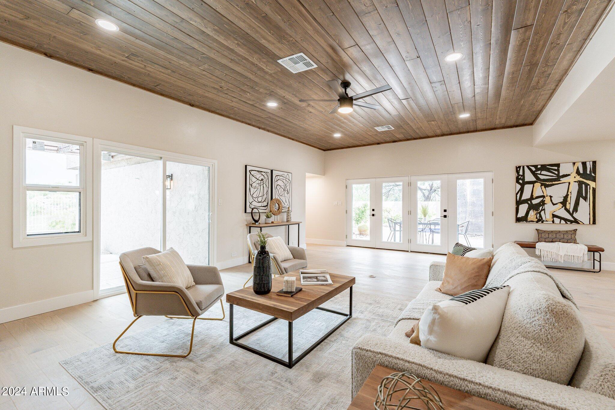 1062 N BOULDER Drive