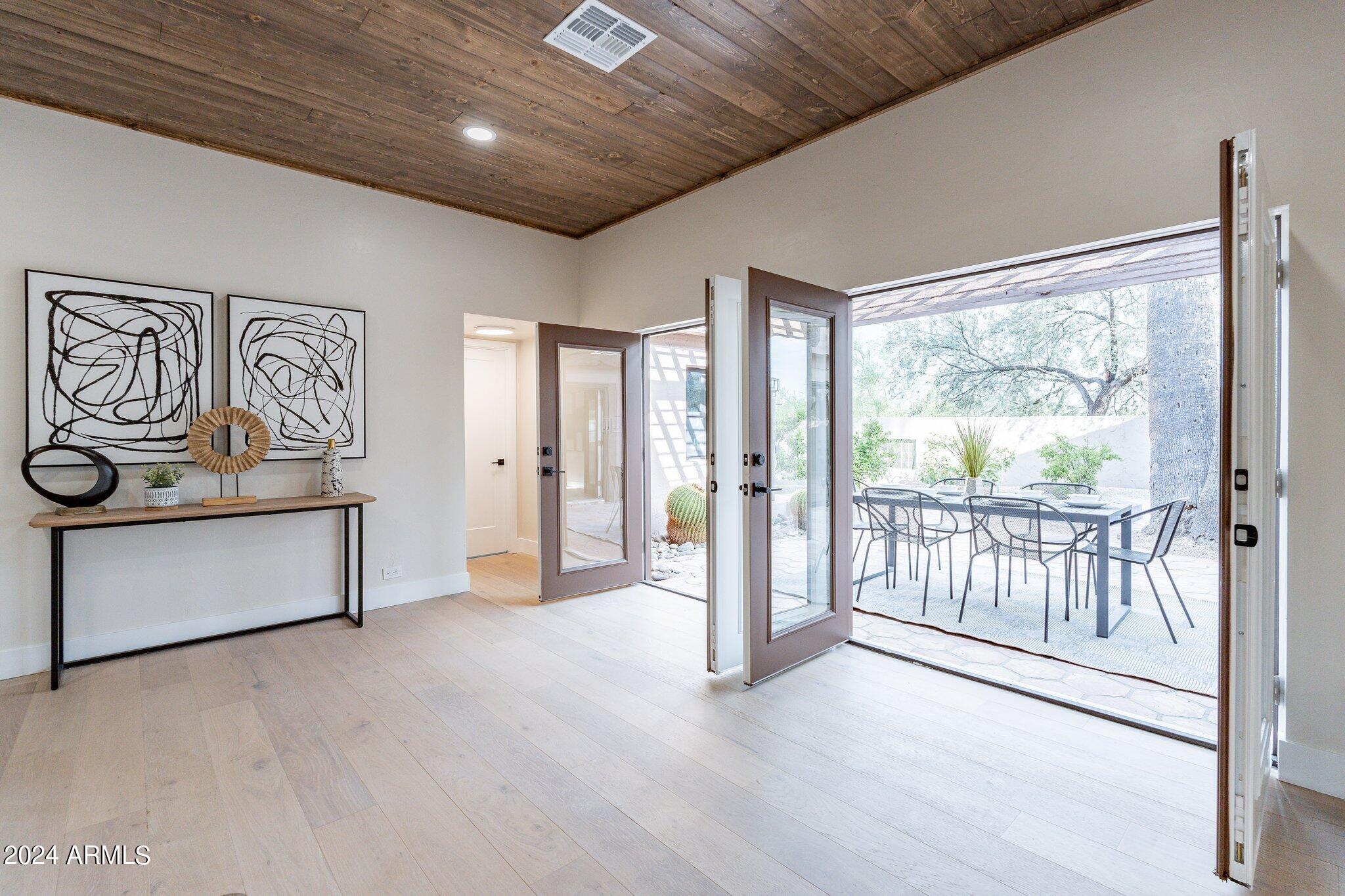 1062 N BOULDER Drive