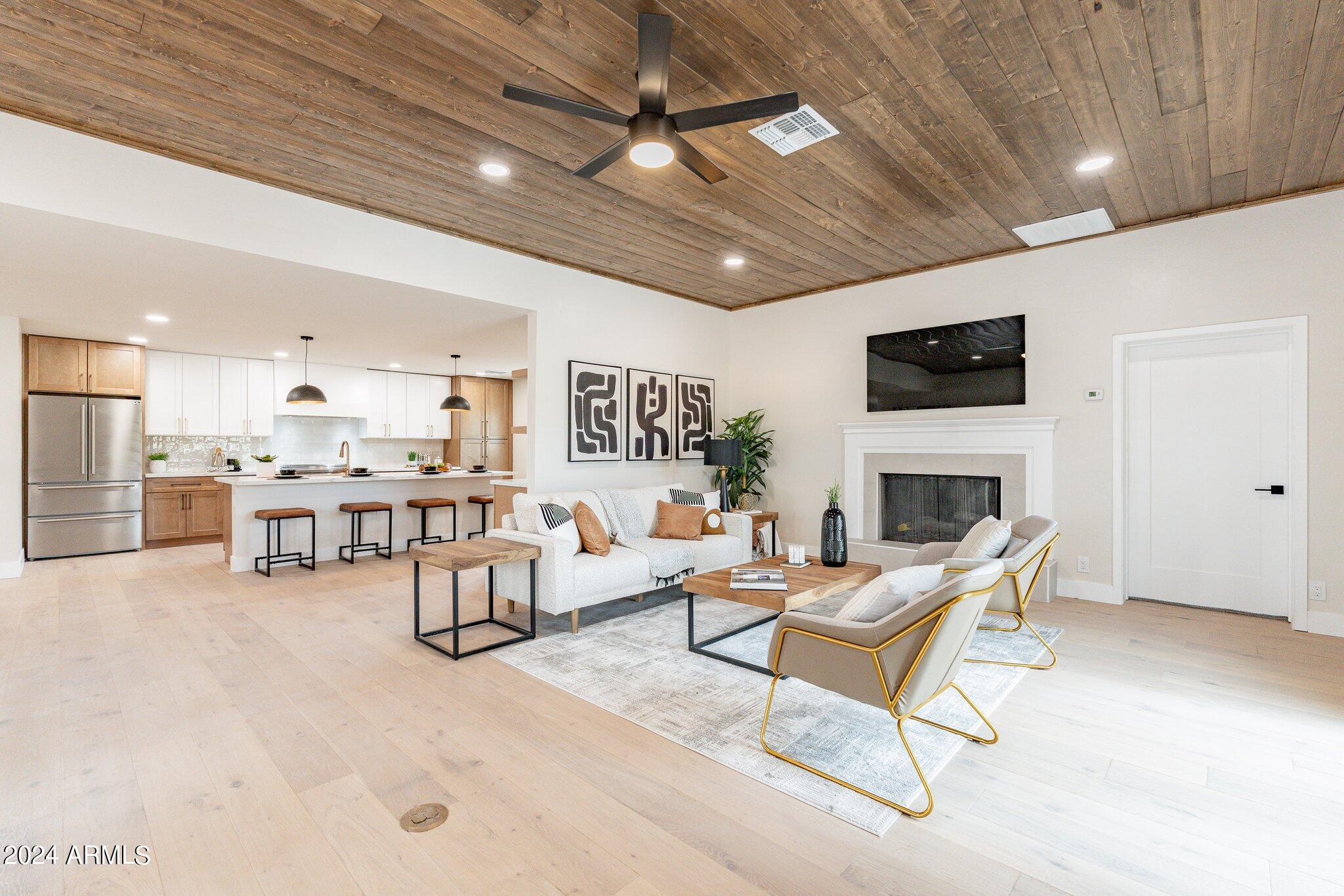 1062 N BOULDER Drive