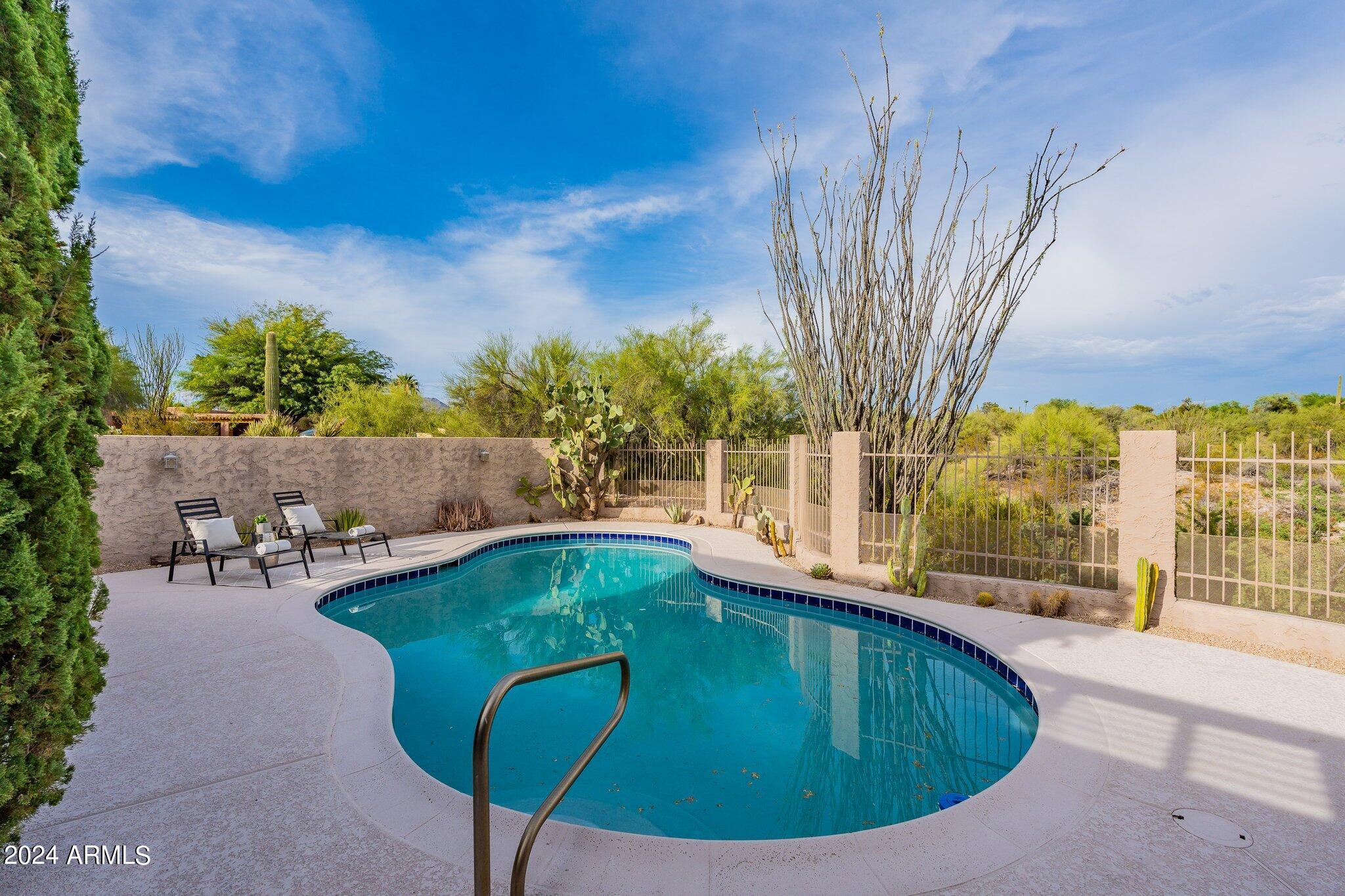 1062 N BOULDER Drive