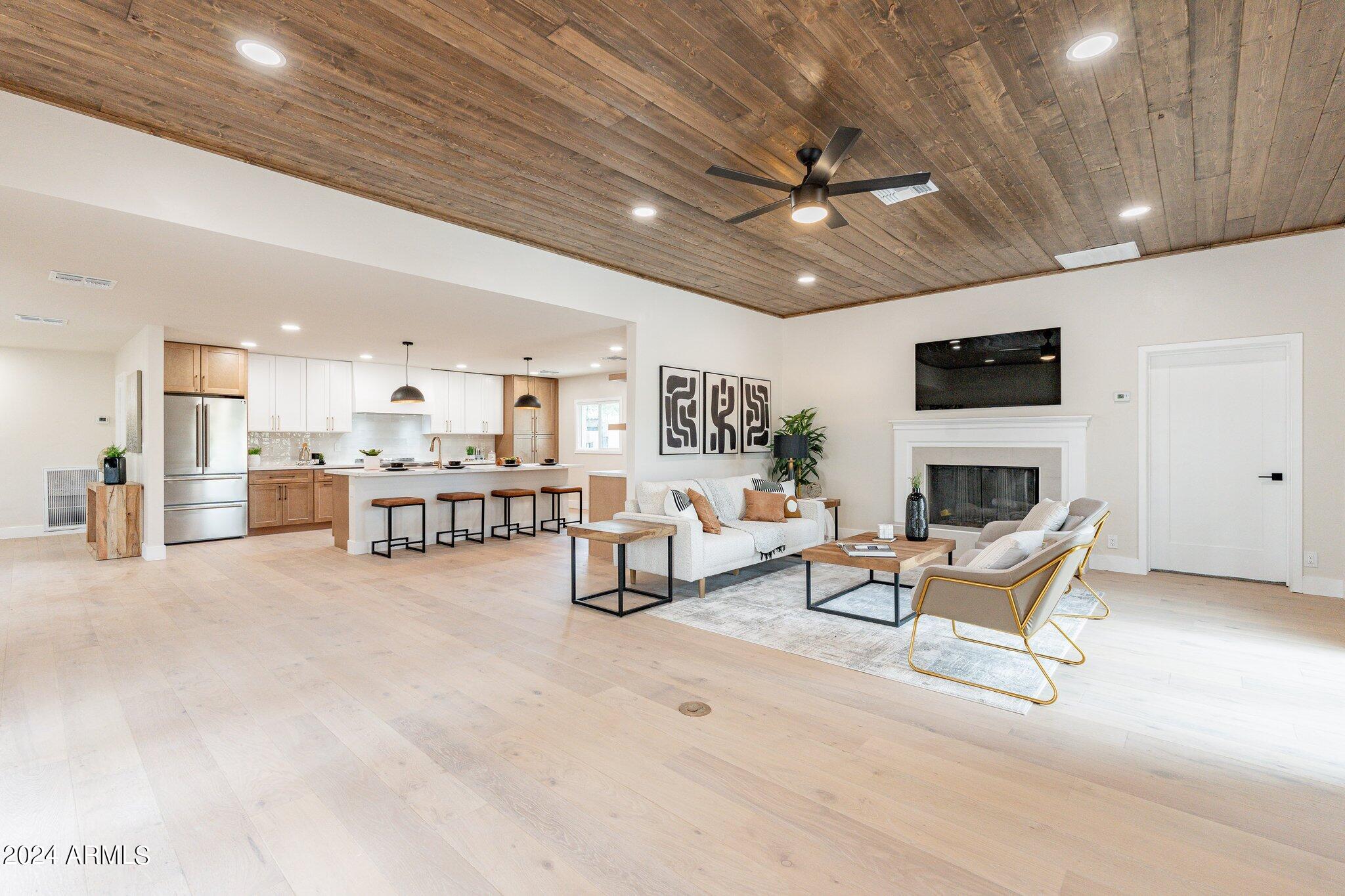 1062 N BOULDER Drive