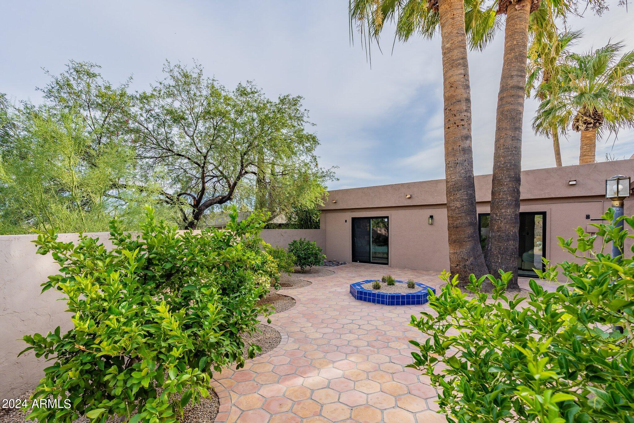 1062 N BOULDER Drive