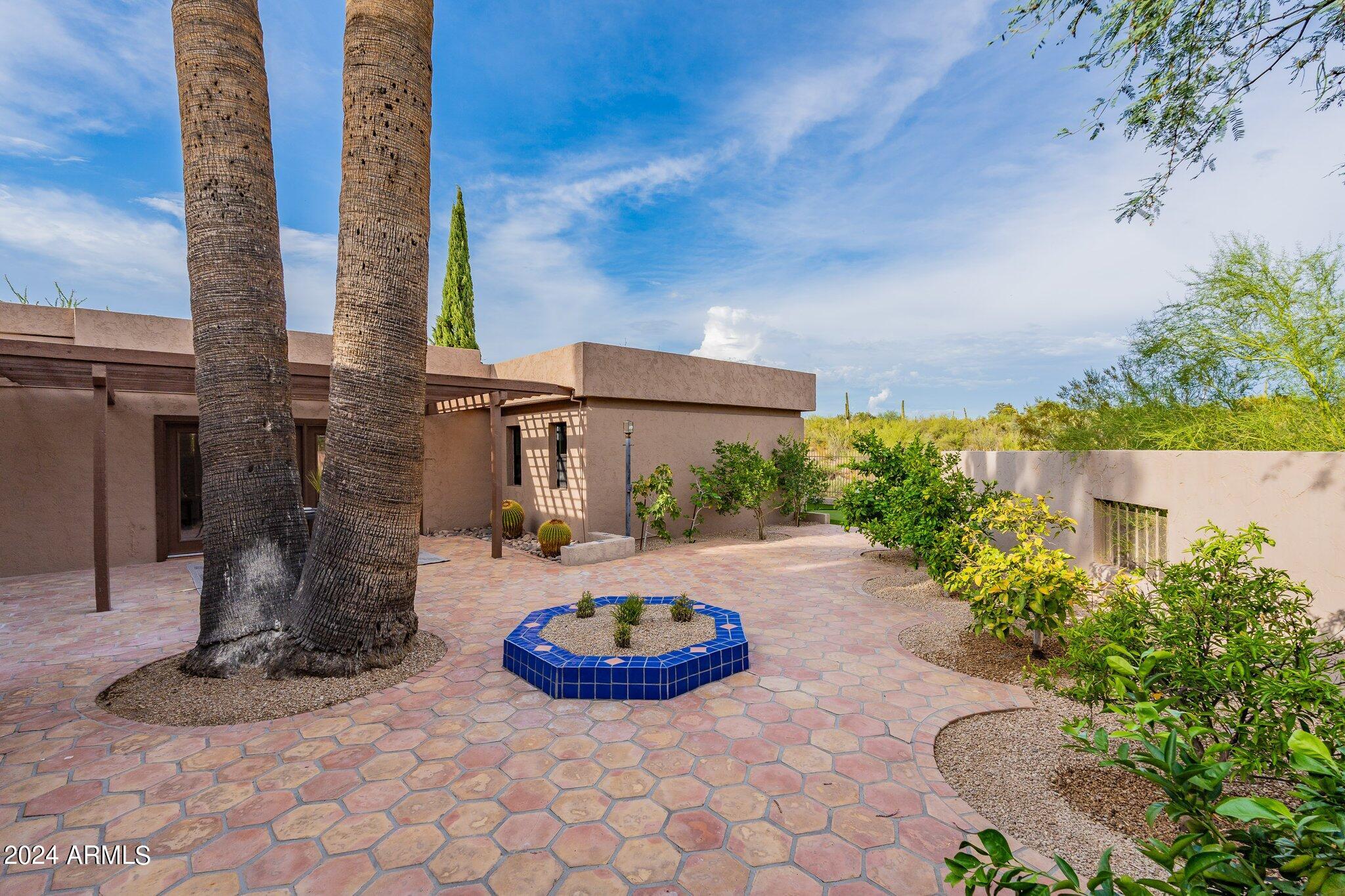 1062 N BOULDER Drive