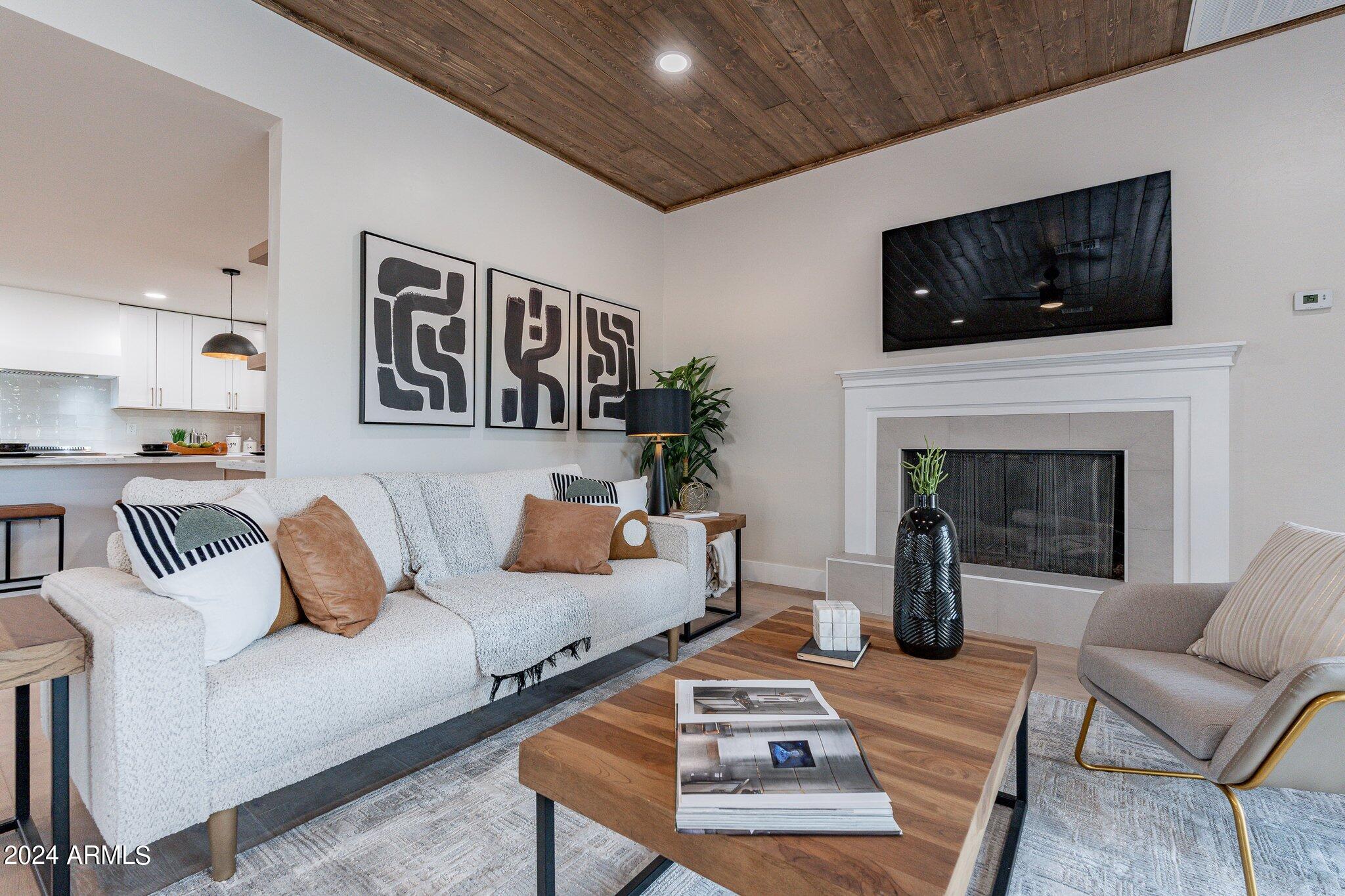 1062 N BOULDER Drive