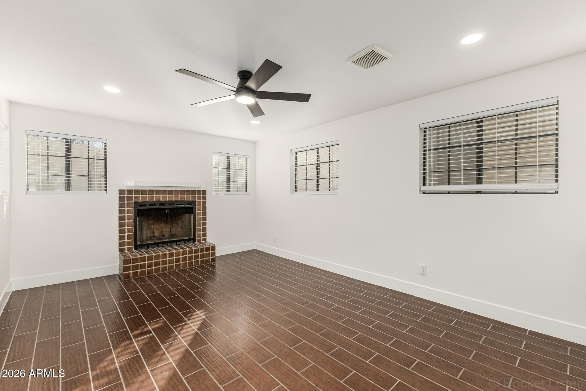 1411 E ROSEMONTE Drive