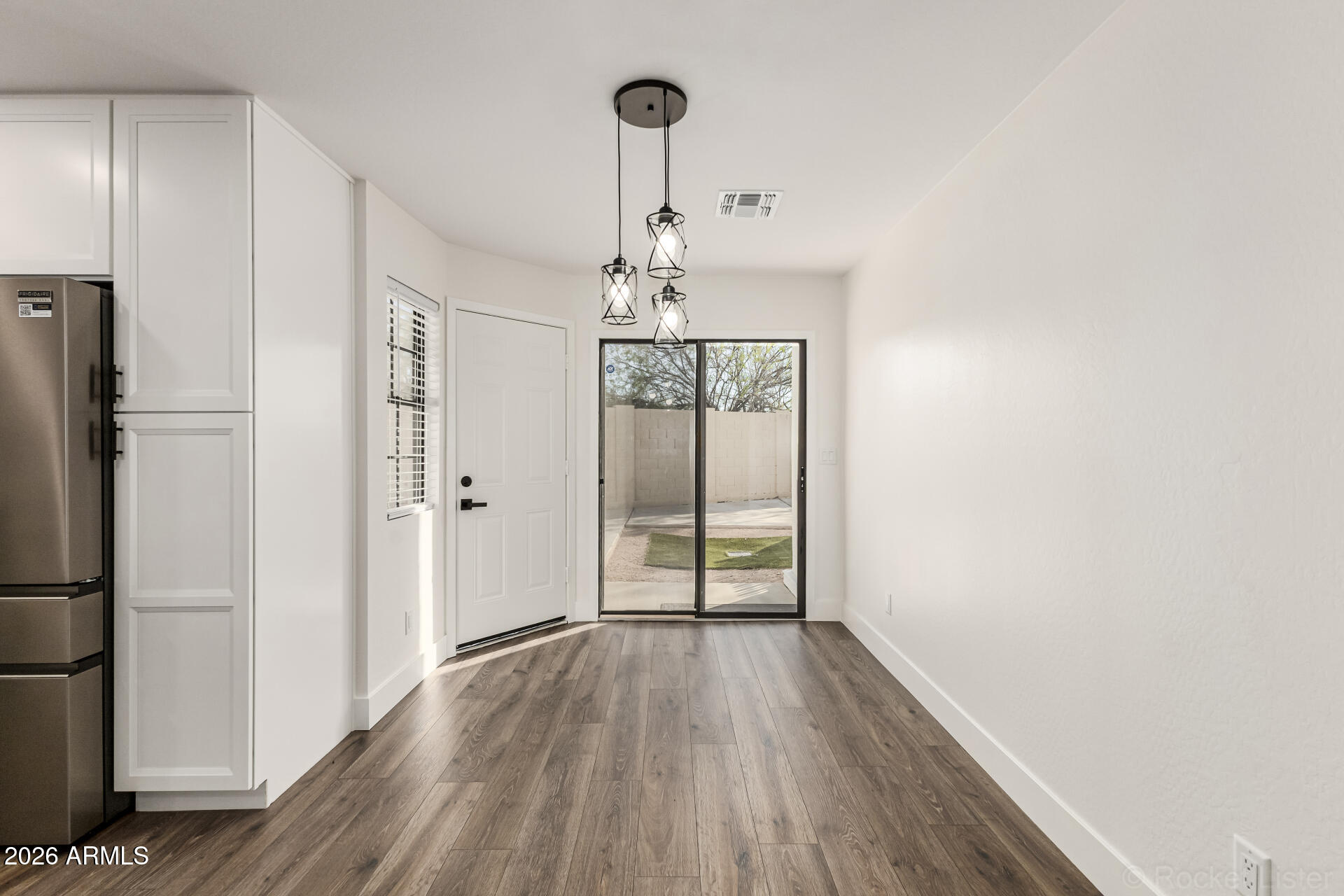 1411 E ROSEMONTE Drive