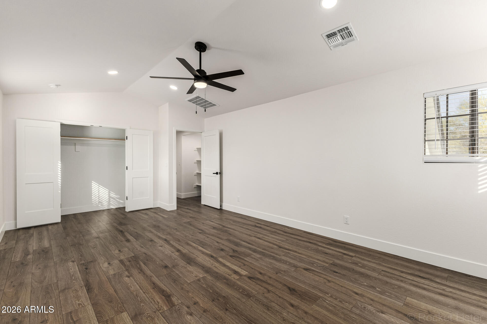 1411 E ROSEMONTE Drive