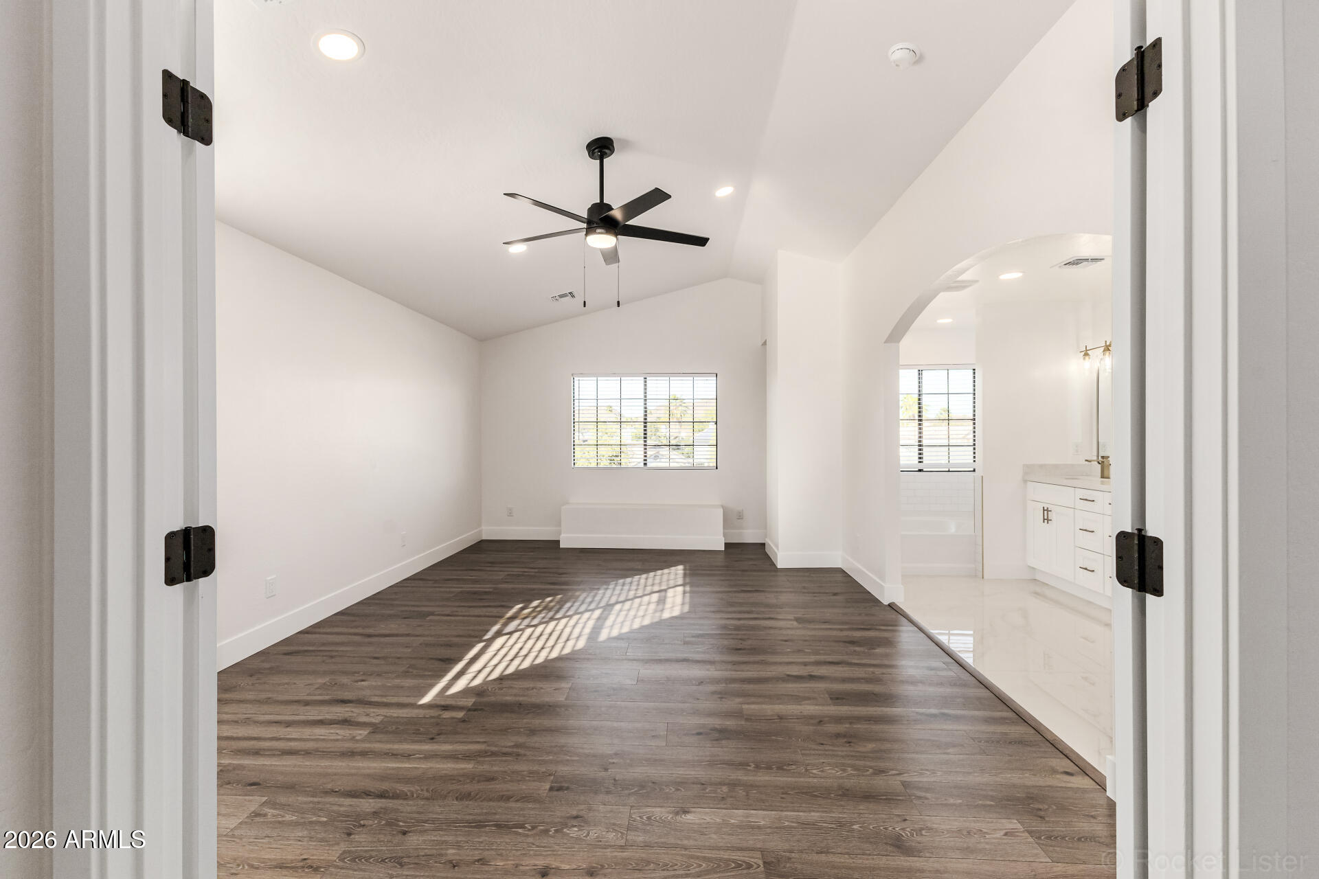1411 E ROSEMONTE Drive