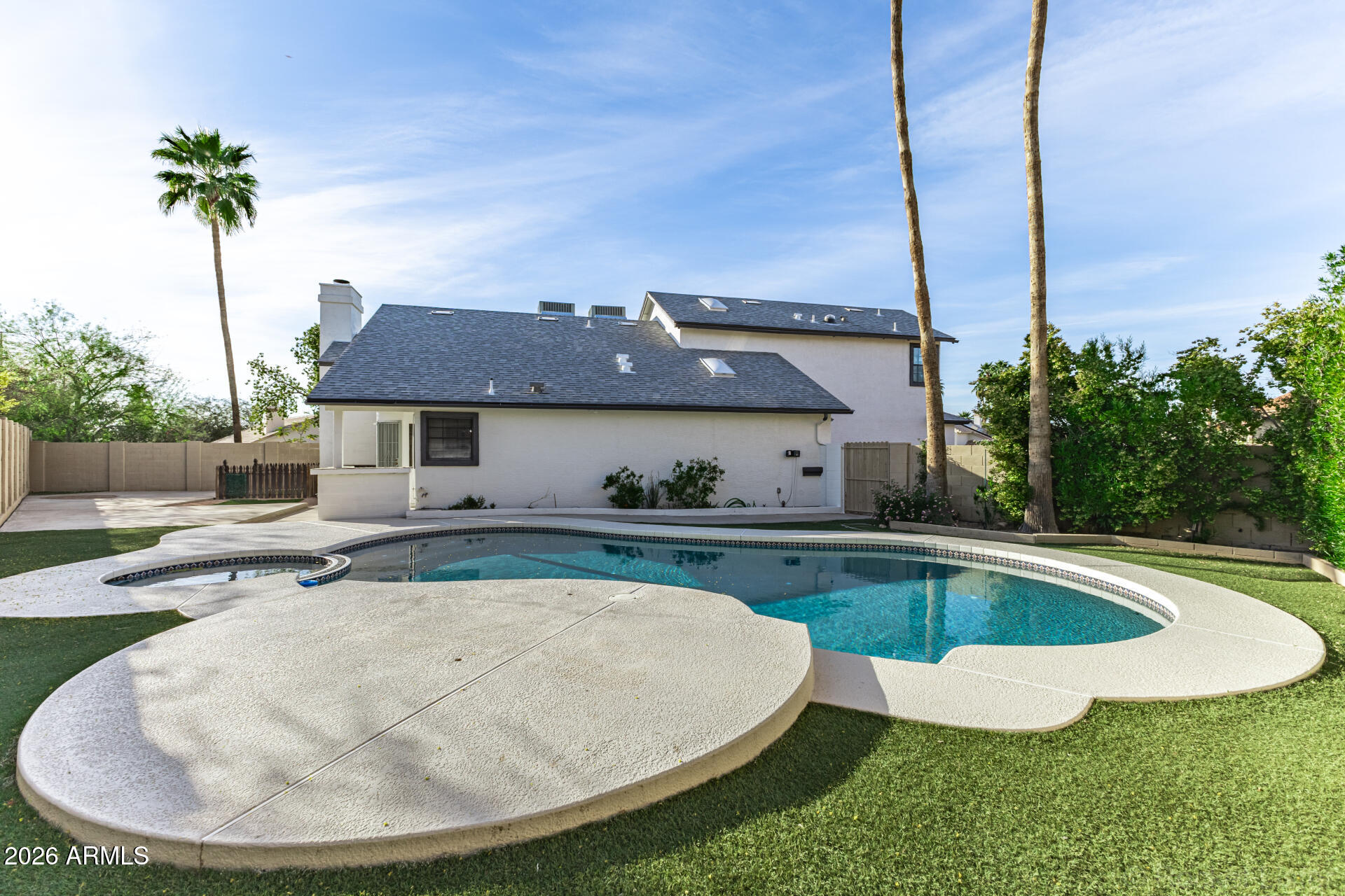 1411 E ROSEMONTE Drive