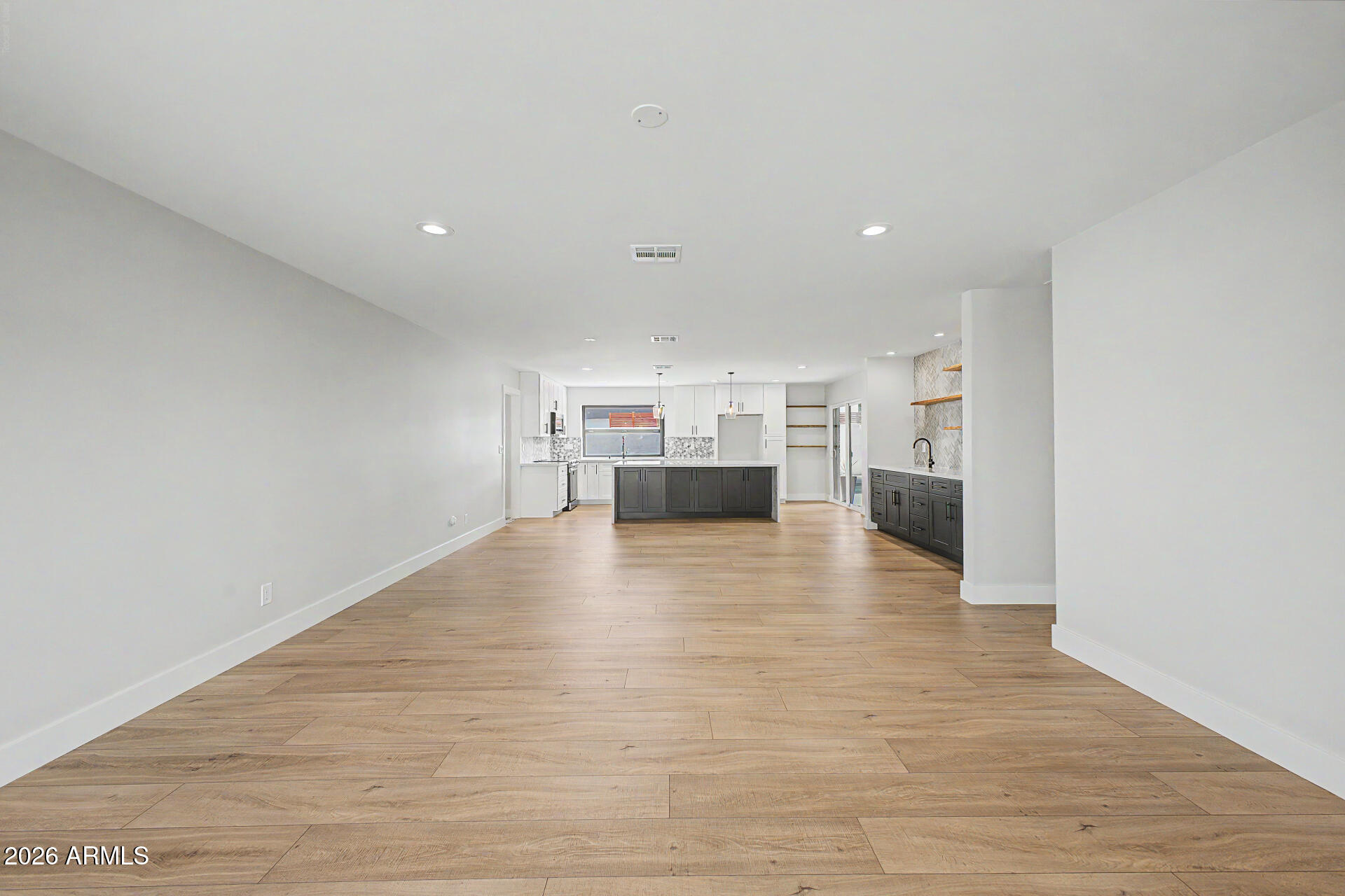 8013 E HUBBELL Street
