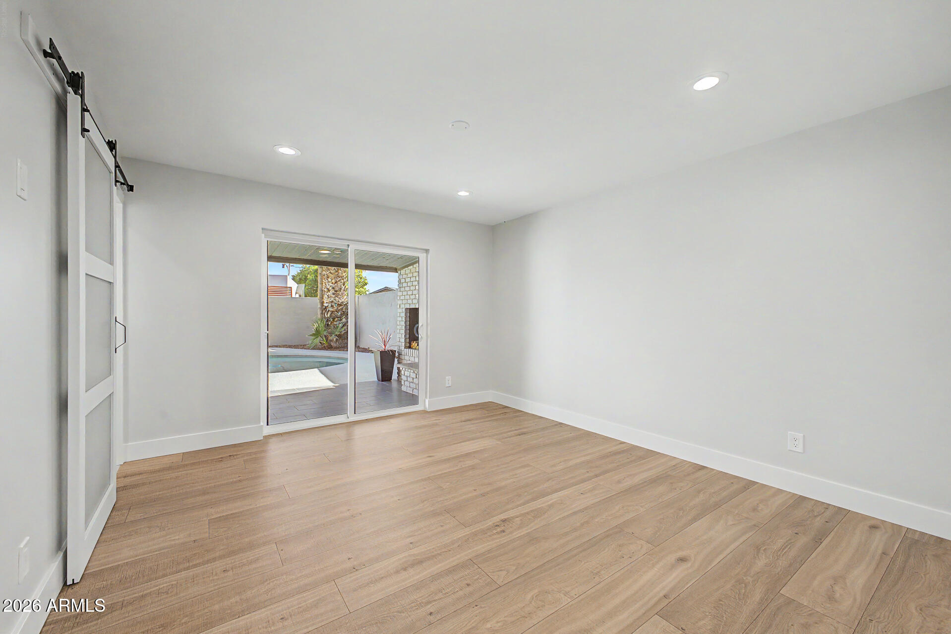8013 E HUBBELL Street