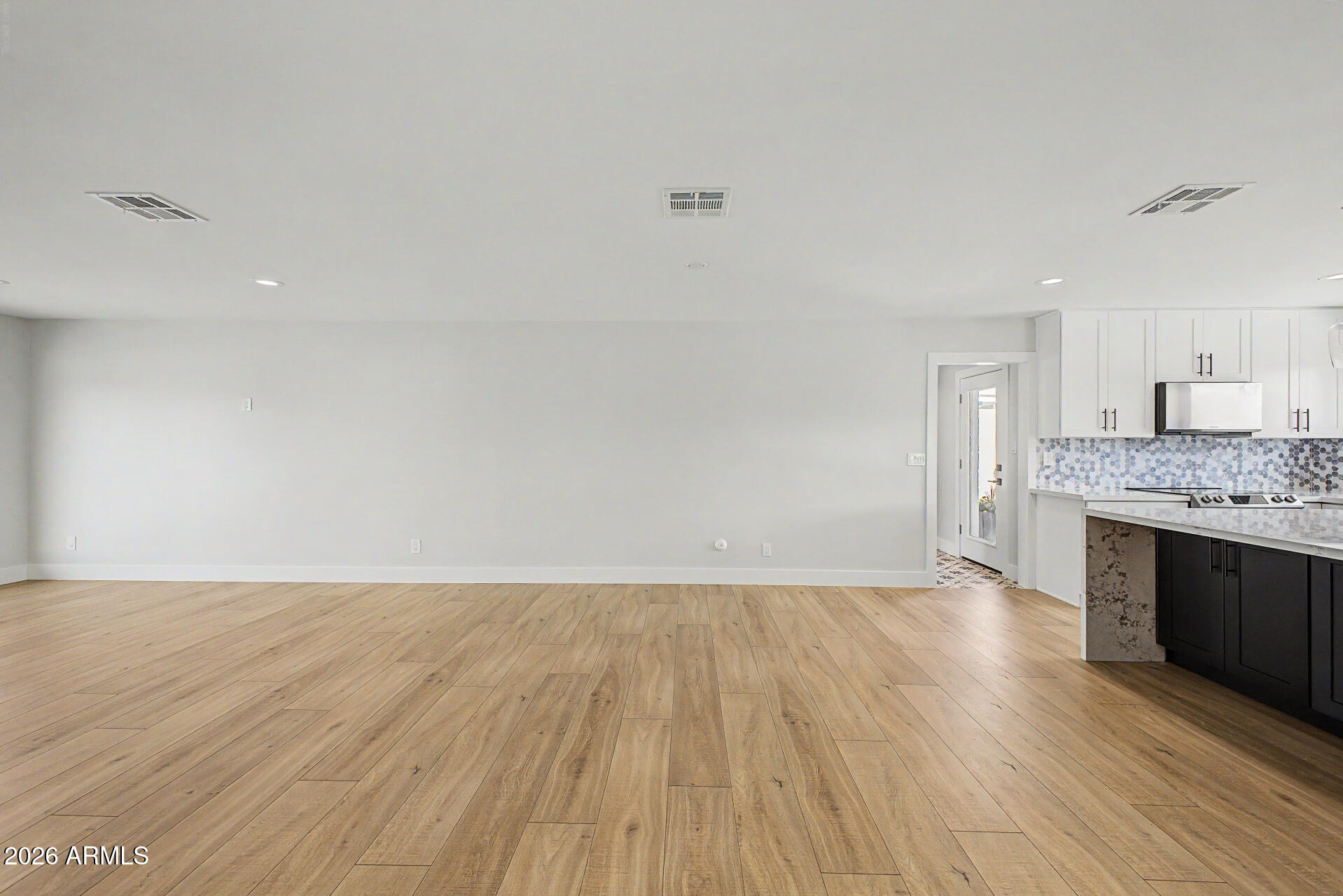 8013 E HUBBELL Street
