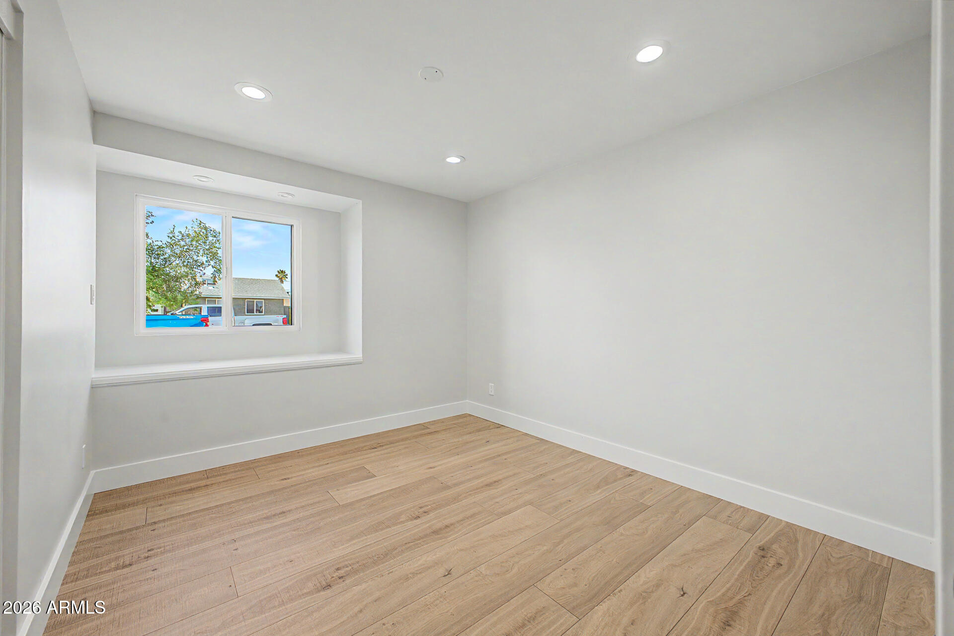 8013 E HUBBELL Street