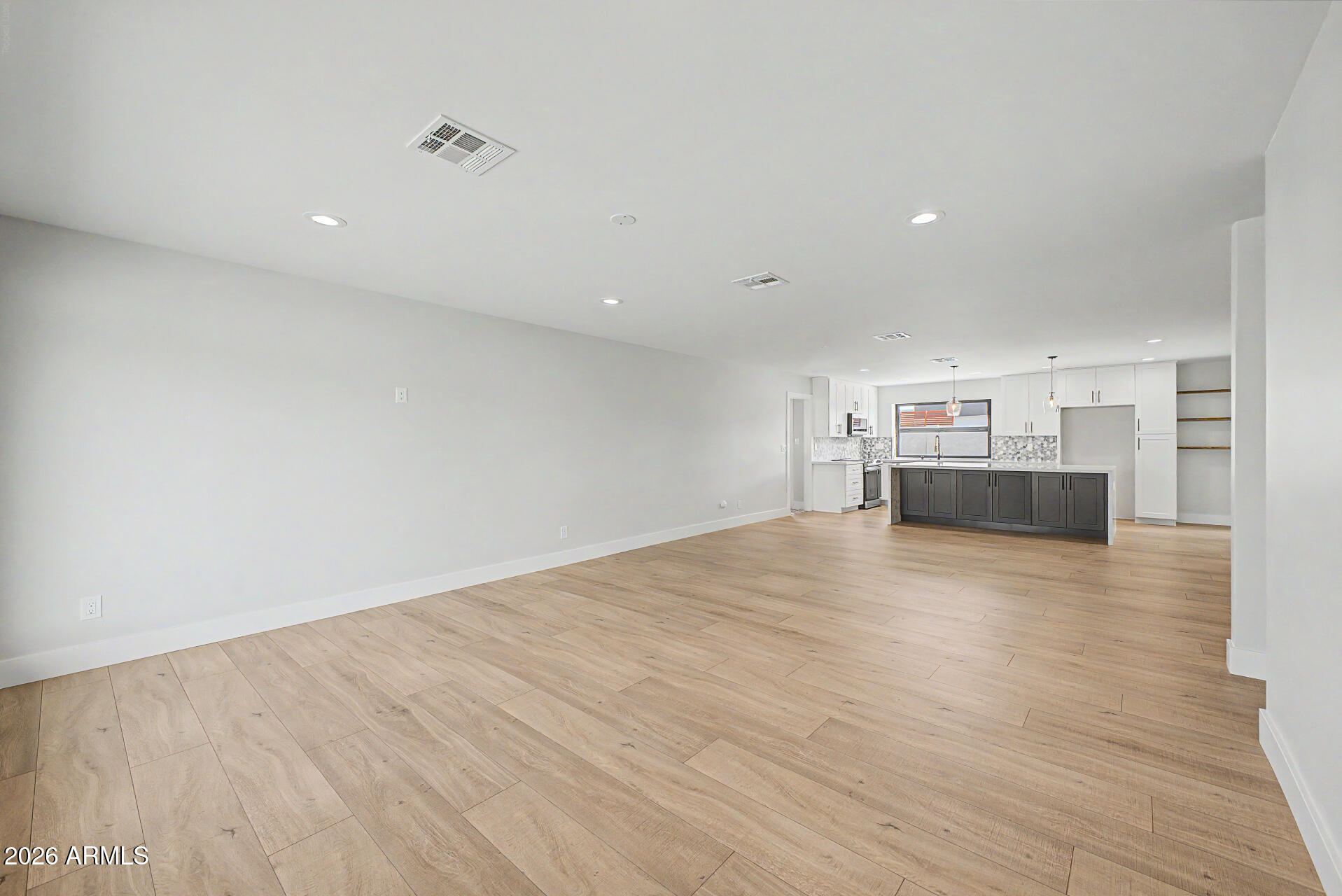 8013 E HUBBELL Street