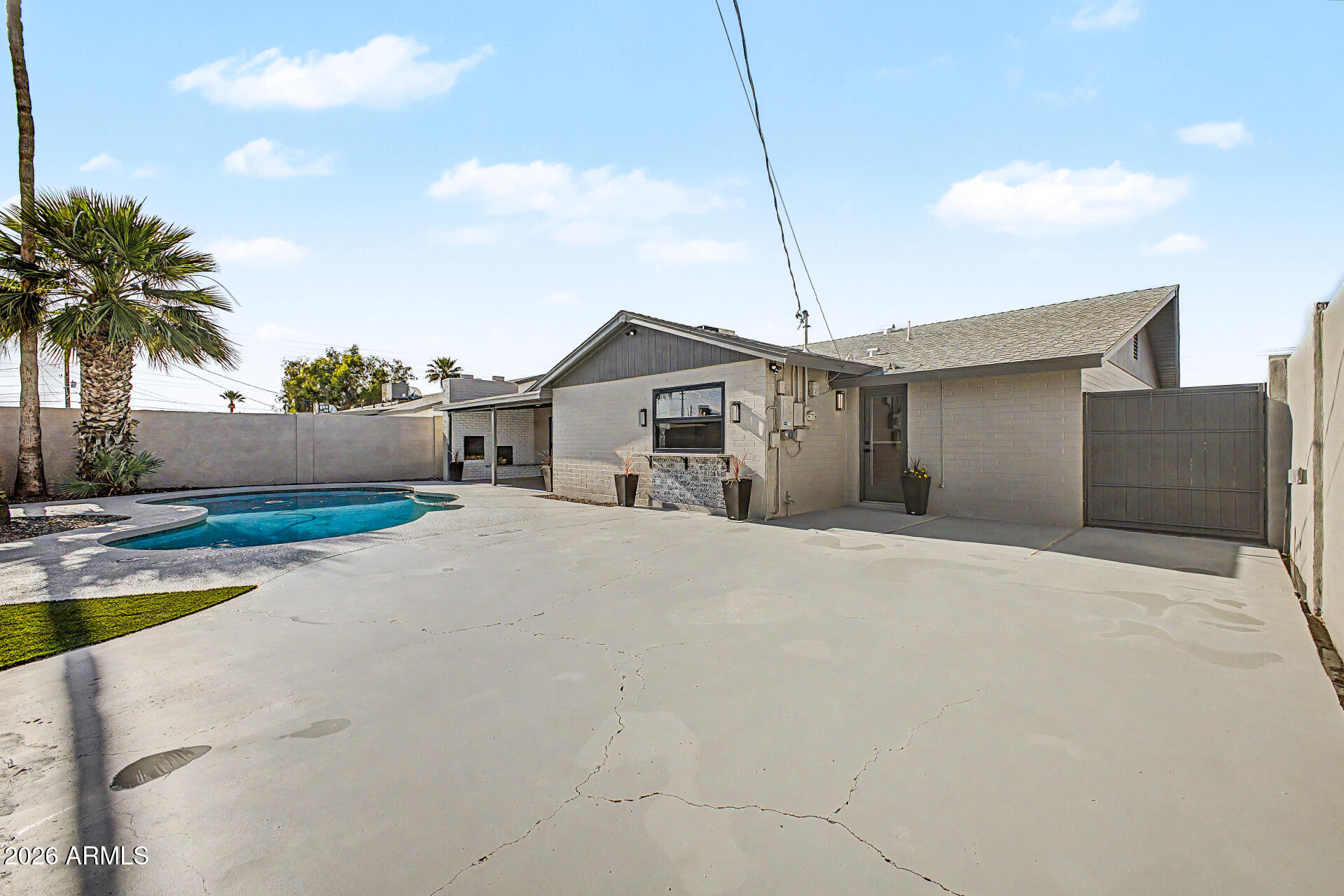 8013 E HUBBELL Street