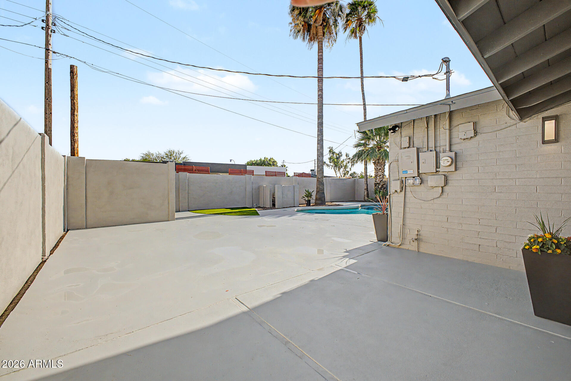 8013 E HUBBELL Street