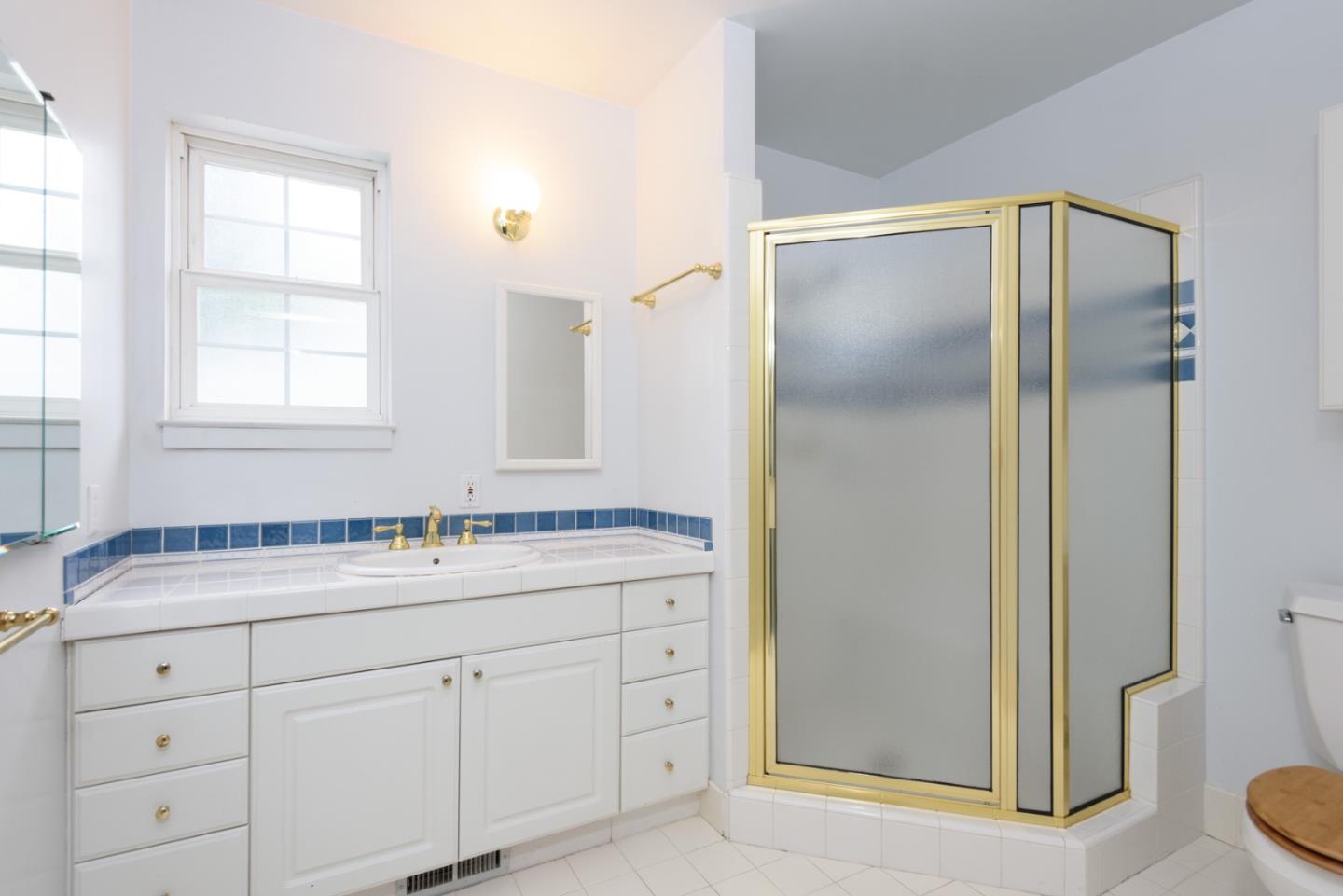 300 Manzanita Avenue